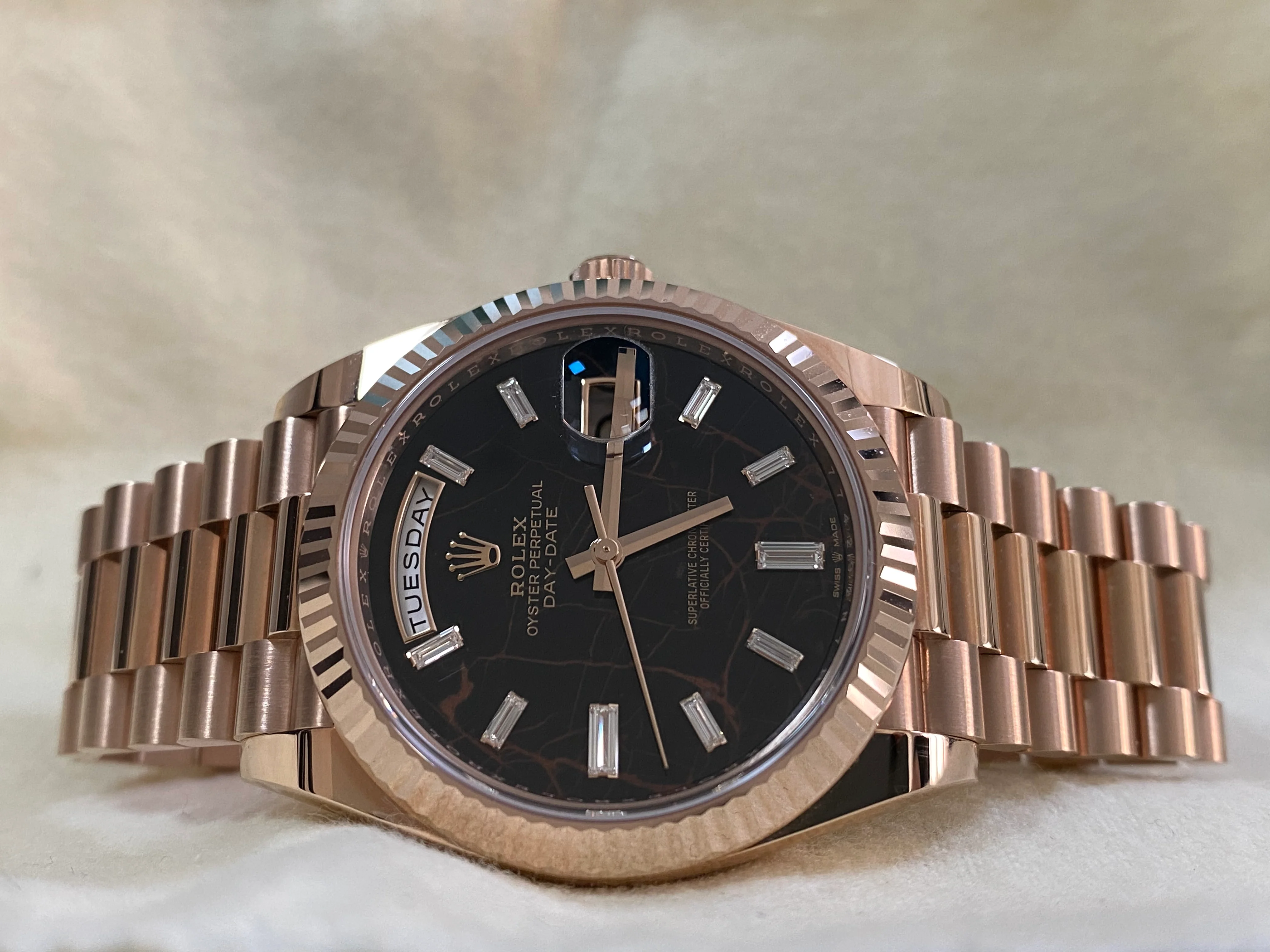 Rolex Everose Gold Day-Date 40 - 2022 - Fluted Bezel - Eisenkiesel Dial - President Bracelet - 228235 *FULL SET*