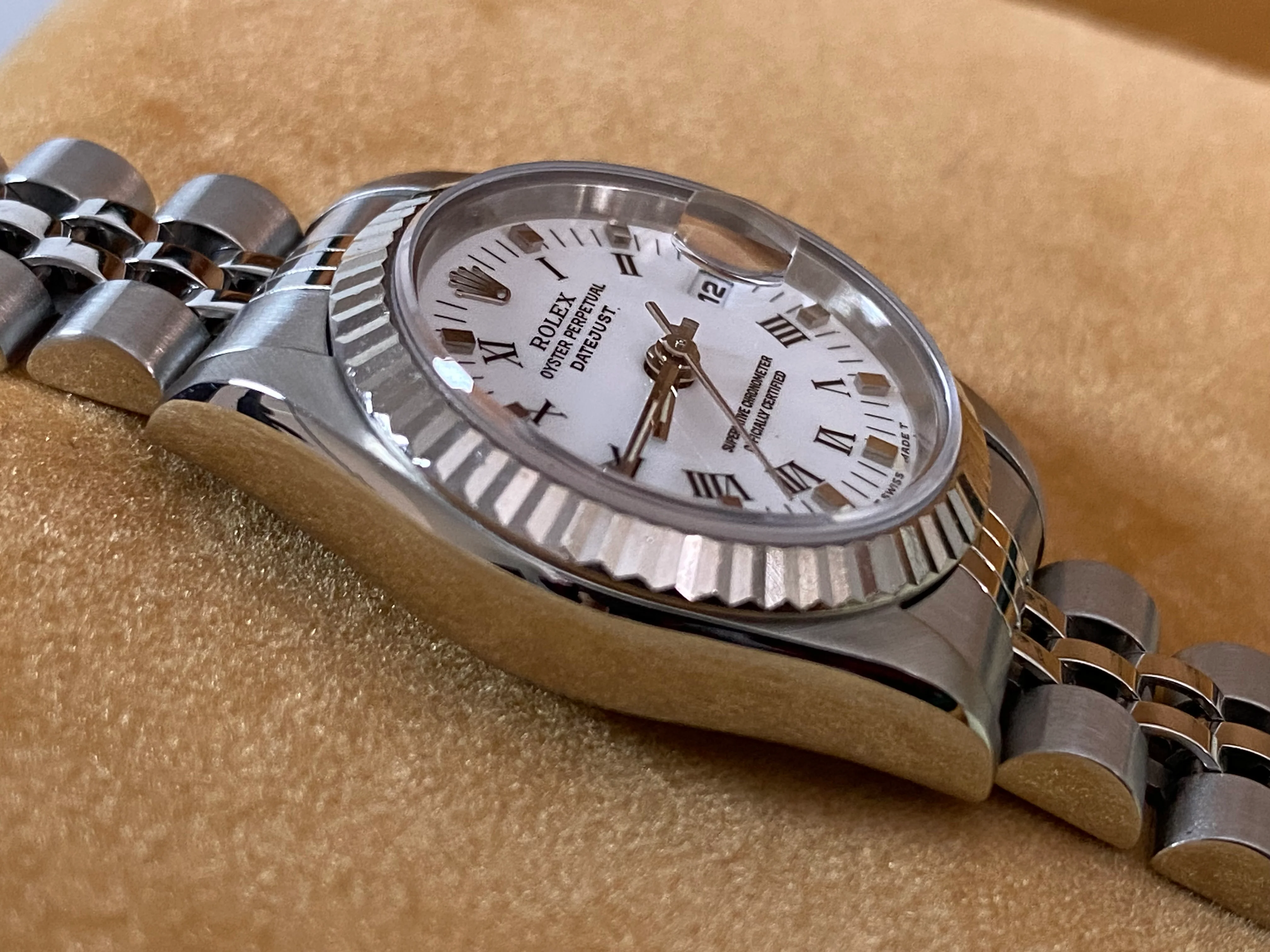 Rolex Steel Lady-Datejust - W serial- Fluted Bezel - White Roman Dial - Jubilee Bracelet - 69174 *FULL SET*
