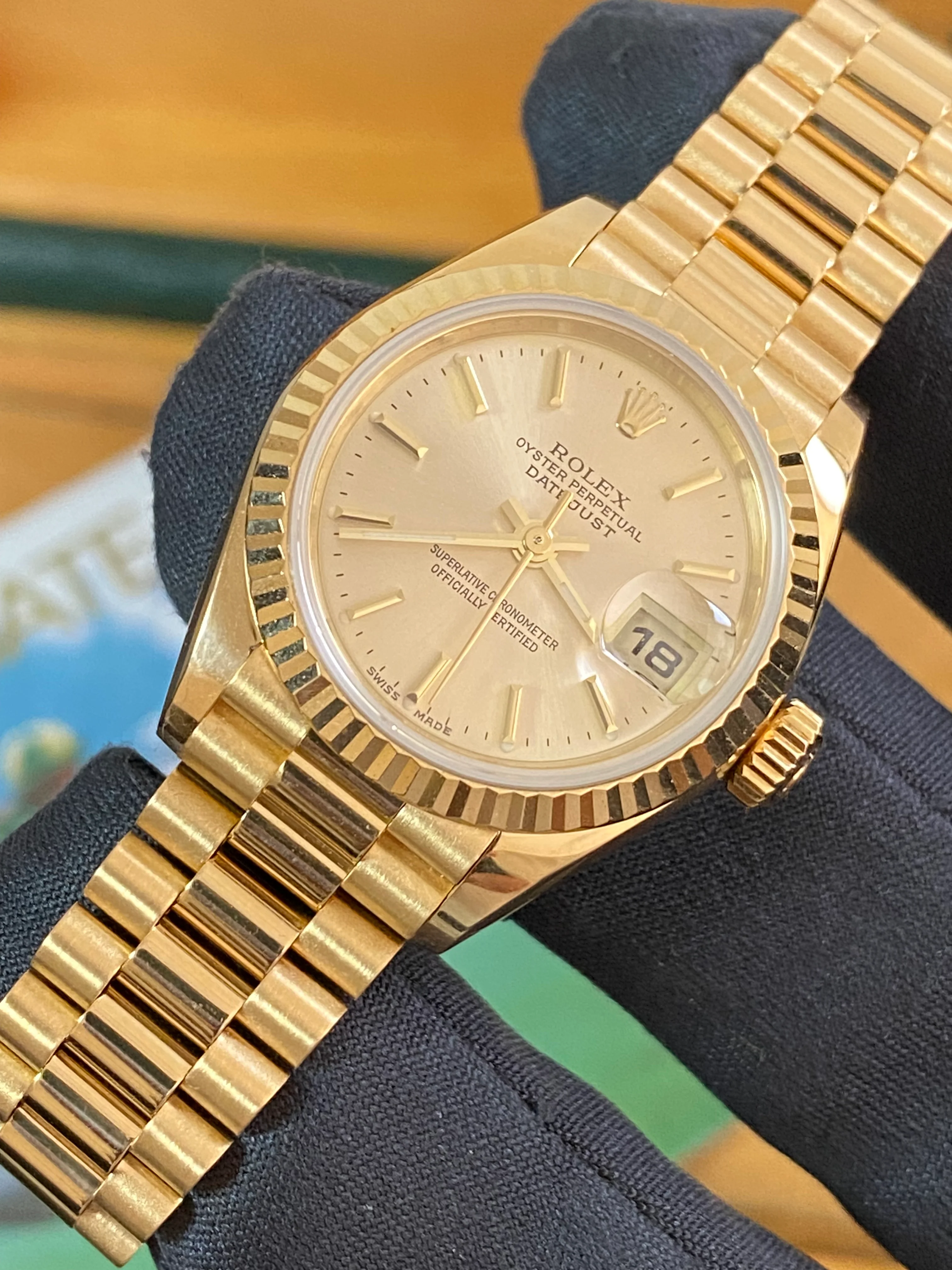 Rolex Yellow Gold Lady-Datejust - L serial - Fluted Bezel - Champagne Dial - President Bracelet - 69178
