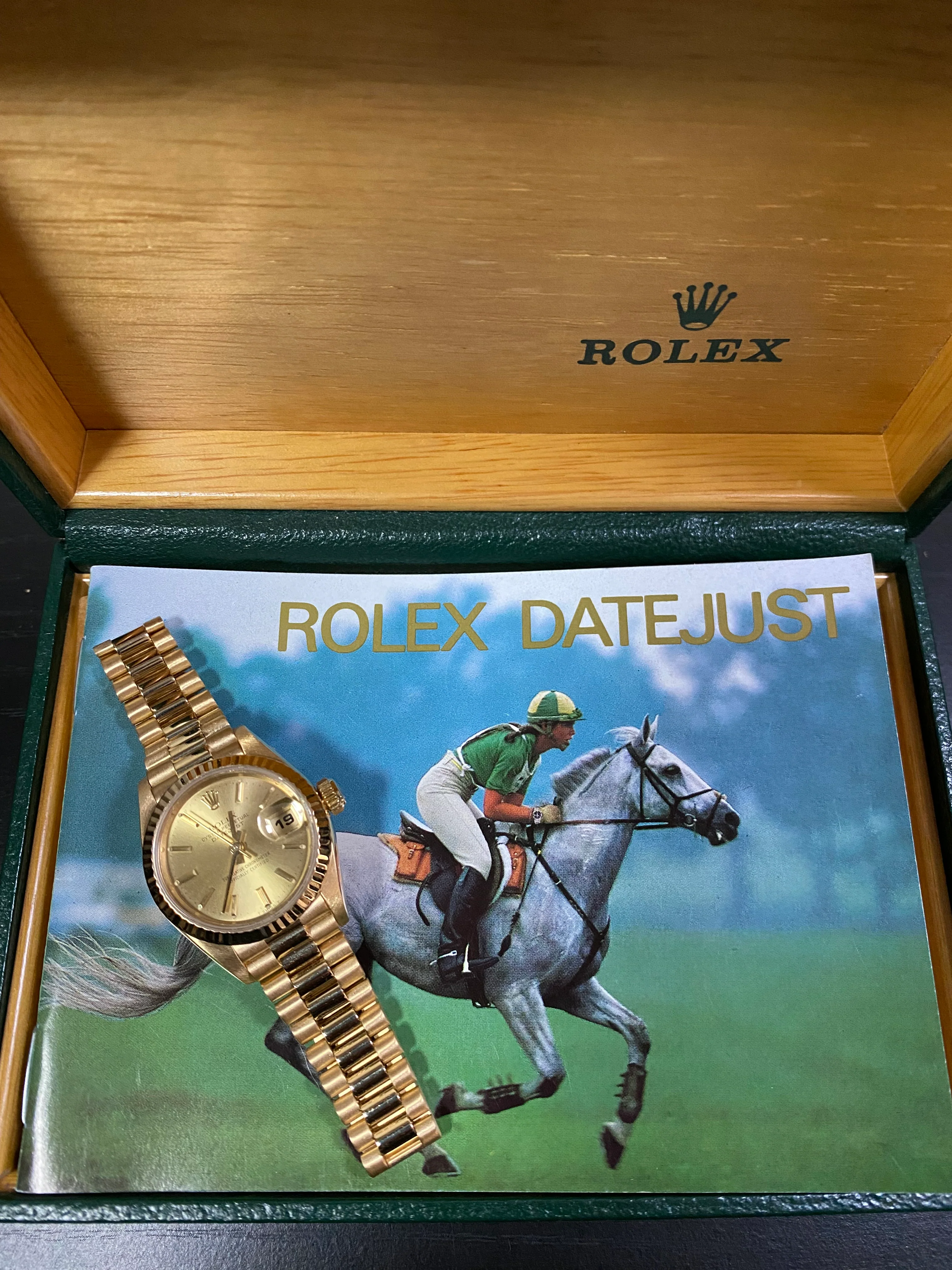 Rolex Yellow Gold Lady-Datejust 26 - W Serial - Fluted Bezel - Champagne Index Dial - President Bracelet - 69178