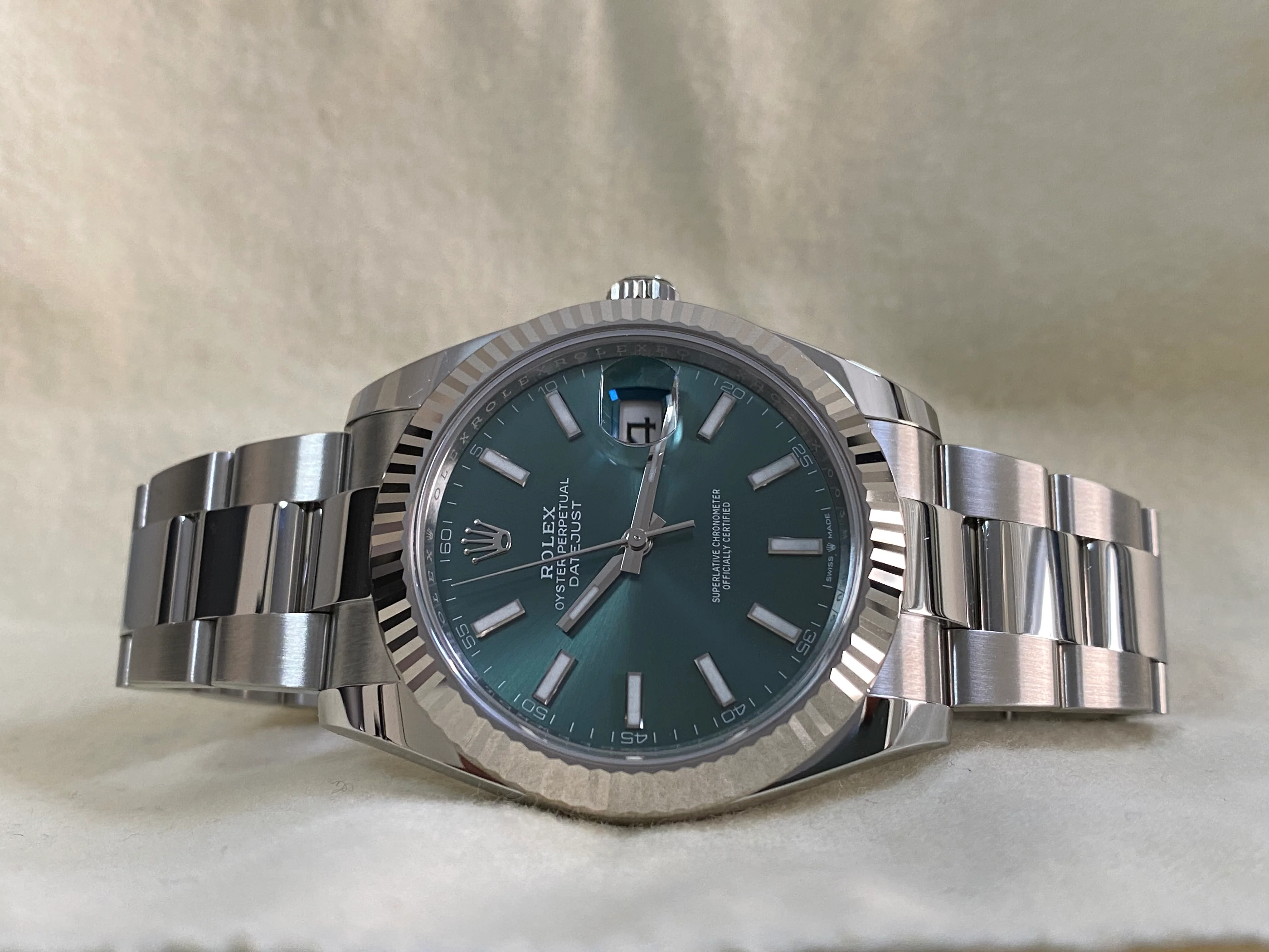 Rolex Steel and White Gold Datejust 41 - 2024 - Fluted Bezel - Mint Green Dial - Oyster Bracelet - 126334 *FULL SET*
