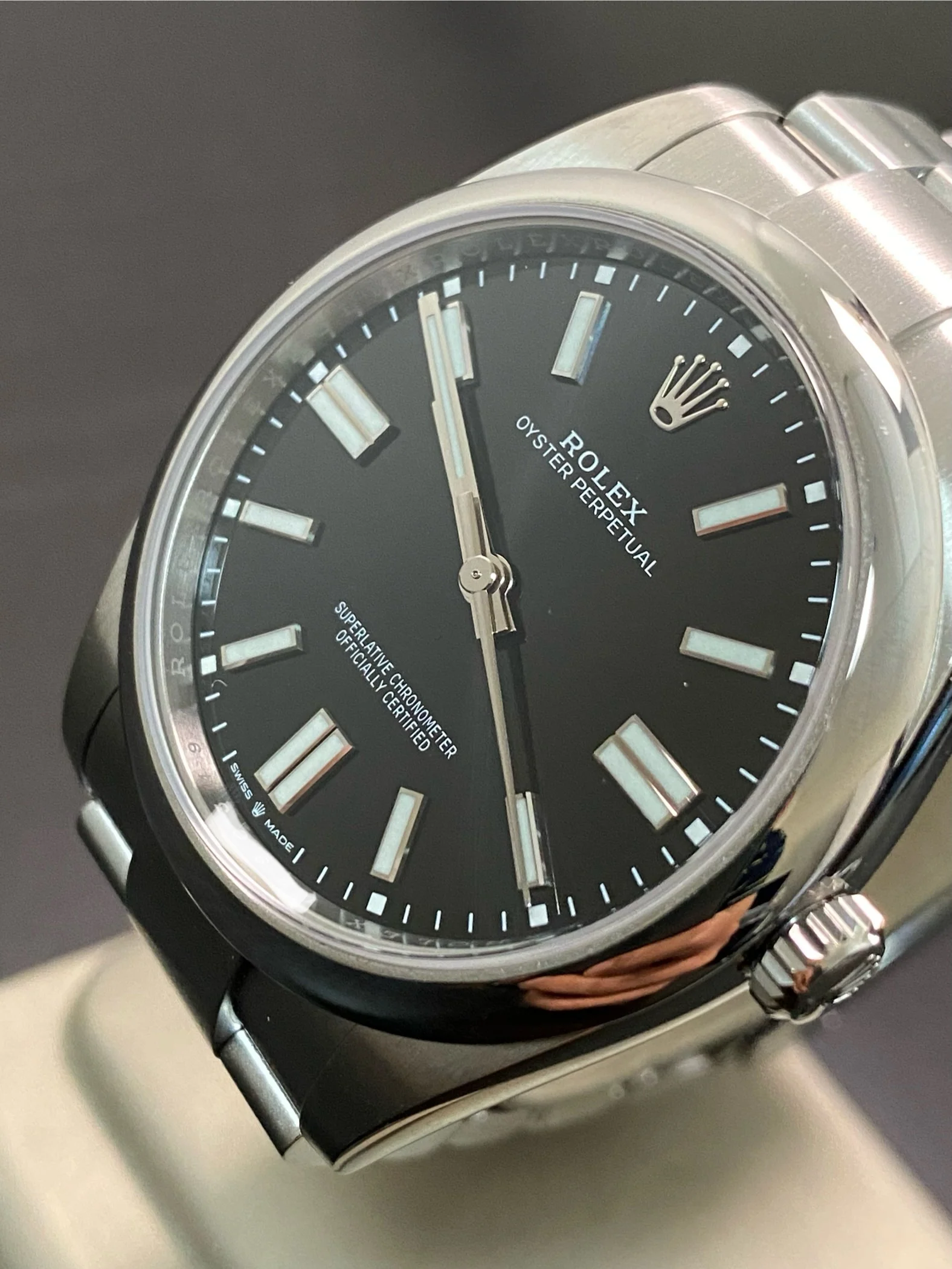 Rolex Oyster Perpetual 41 - 2024 - Domed Bezel - Black Index Dial - Oyster Bracelet - 124300 *FULL SET*