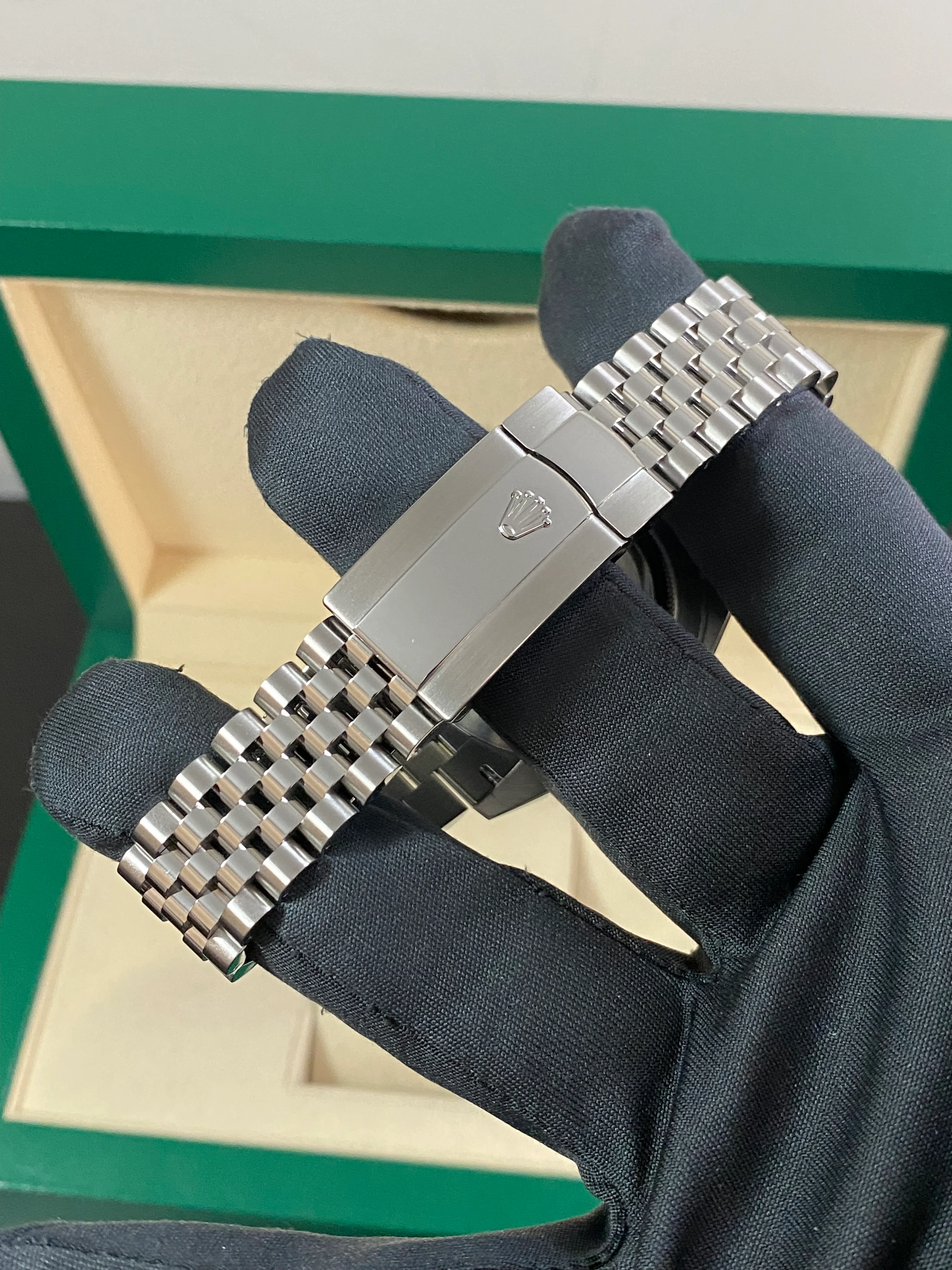 Rolex Steel and White Gold Datejust 41 - 2022 - Fluted Bezel - Mint Green Fluted-Motif Dial - Jubilee Bracelet - 126334 *FULL SET*