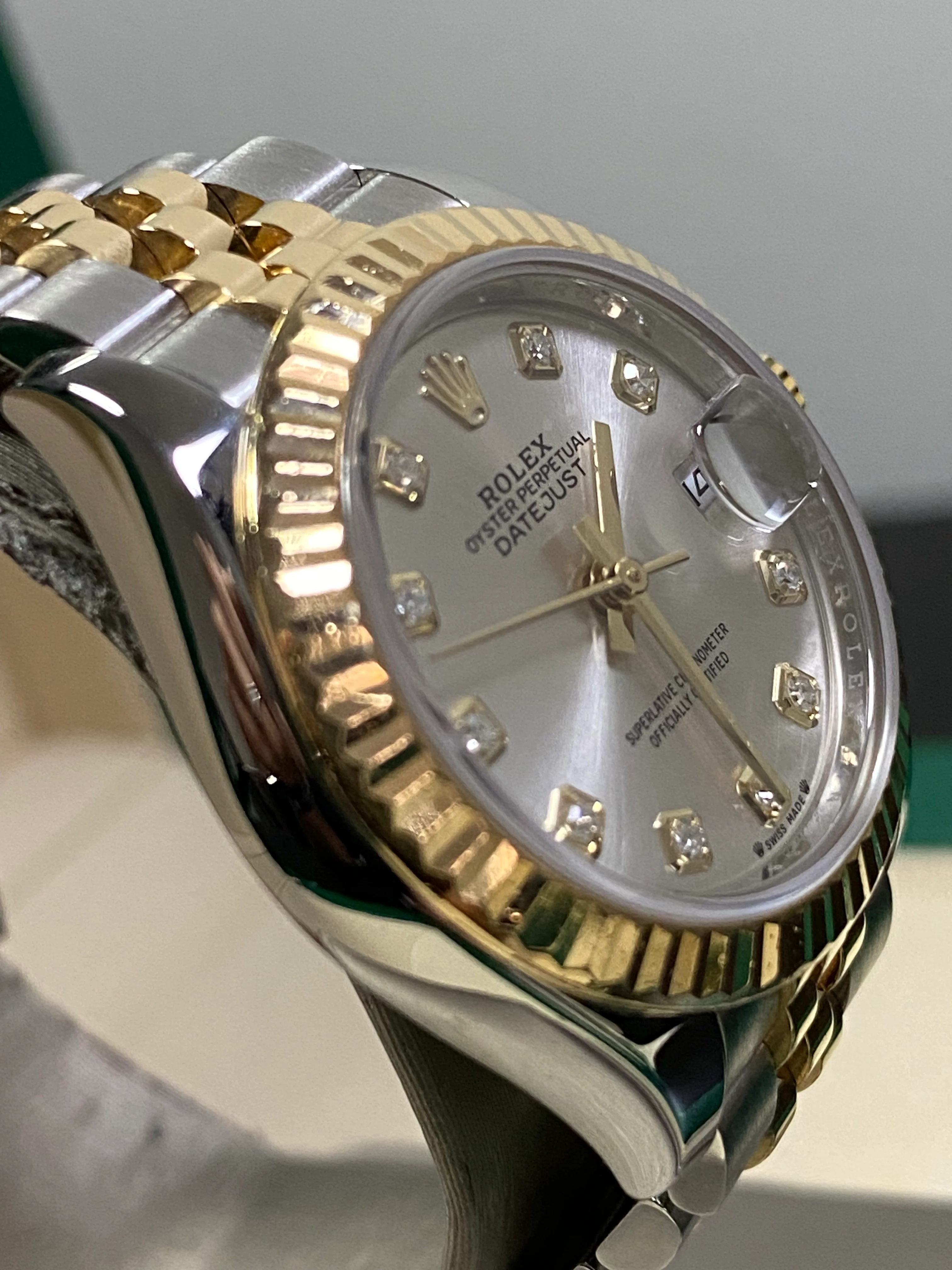 Rolex Steel and Yellow Gold Lady-Datejust 28 - 2020 - Fluted Bezel - Silver Diamond Dial - Jubilee Bracelet - 279173