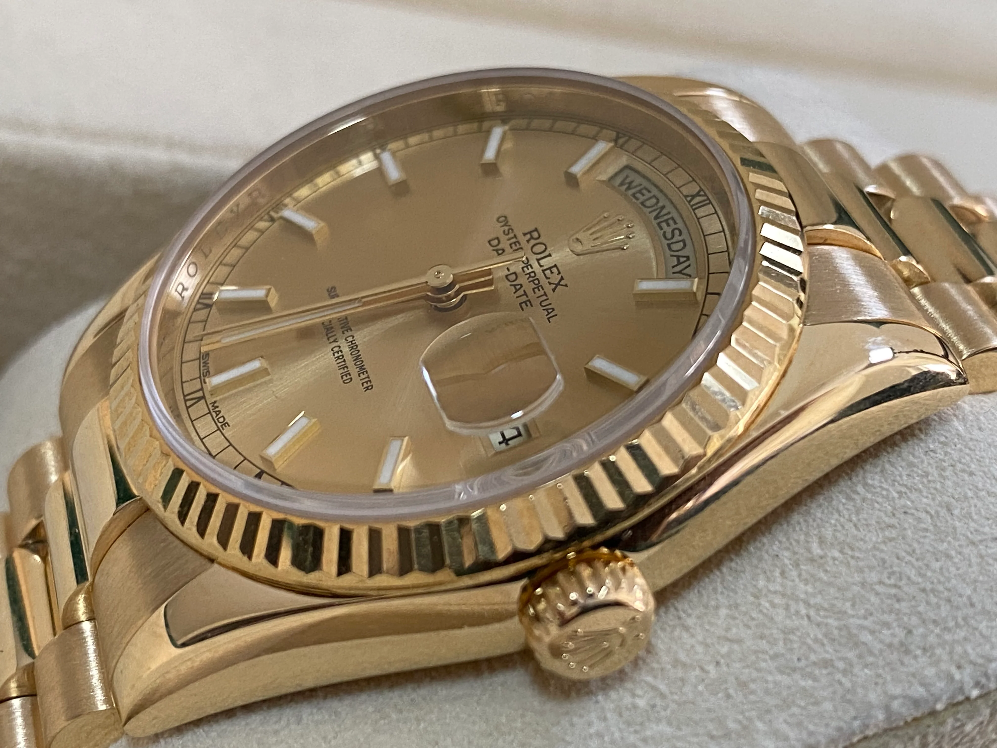 Rolex Yellow Gold Day-Date 36 - 2015 - Fluted Bezel - Champagne Index Dial - President Bracelet - 118238