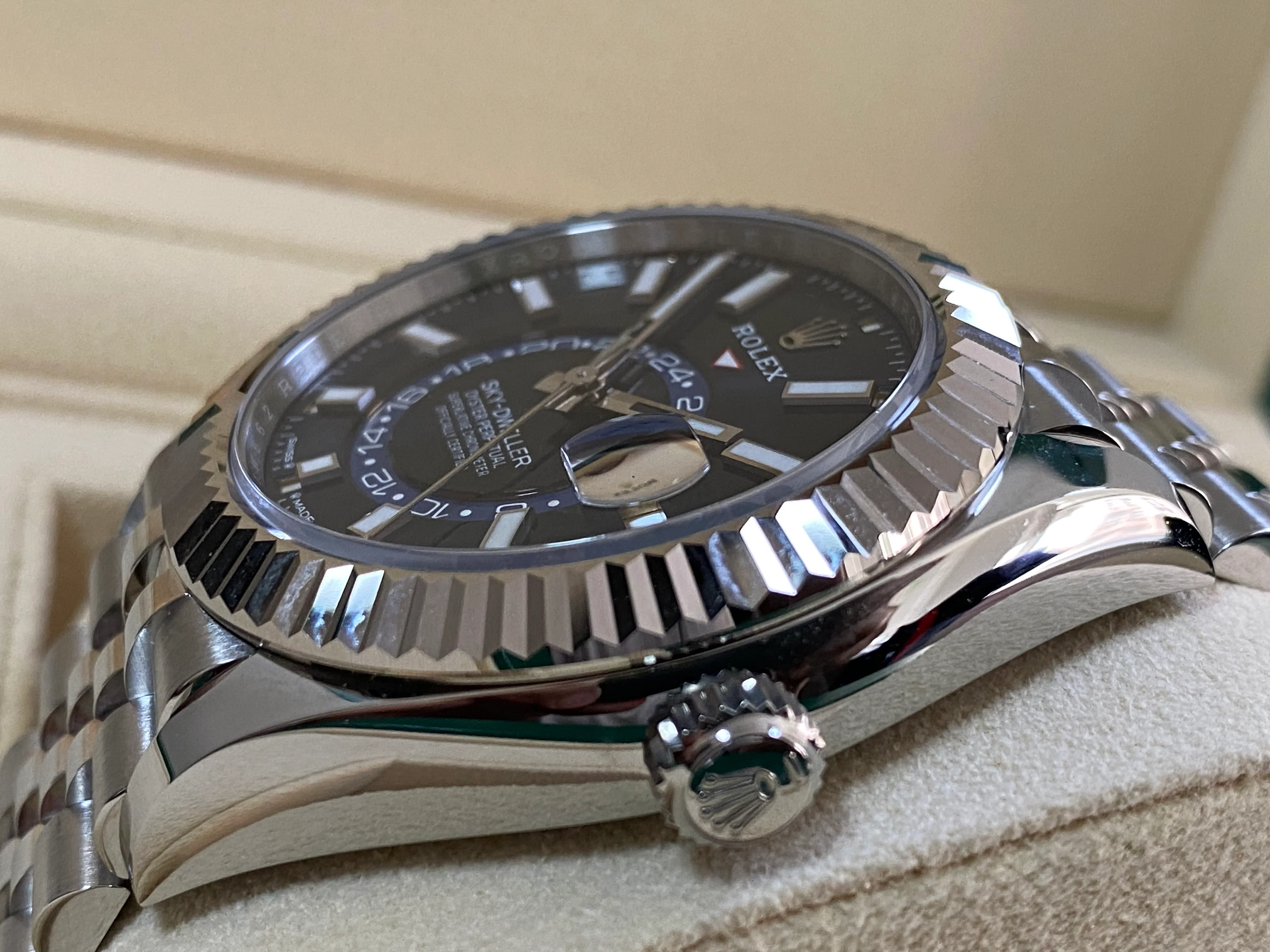Rolex Steel Sky-Dweller - 2024 - Bright Blue Dial - Jubilee Bracelet - 336934 *COMPLETE SET*