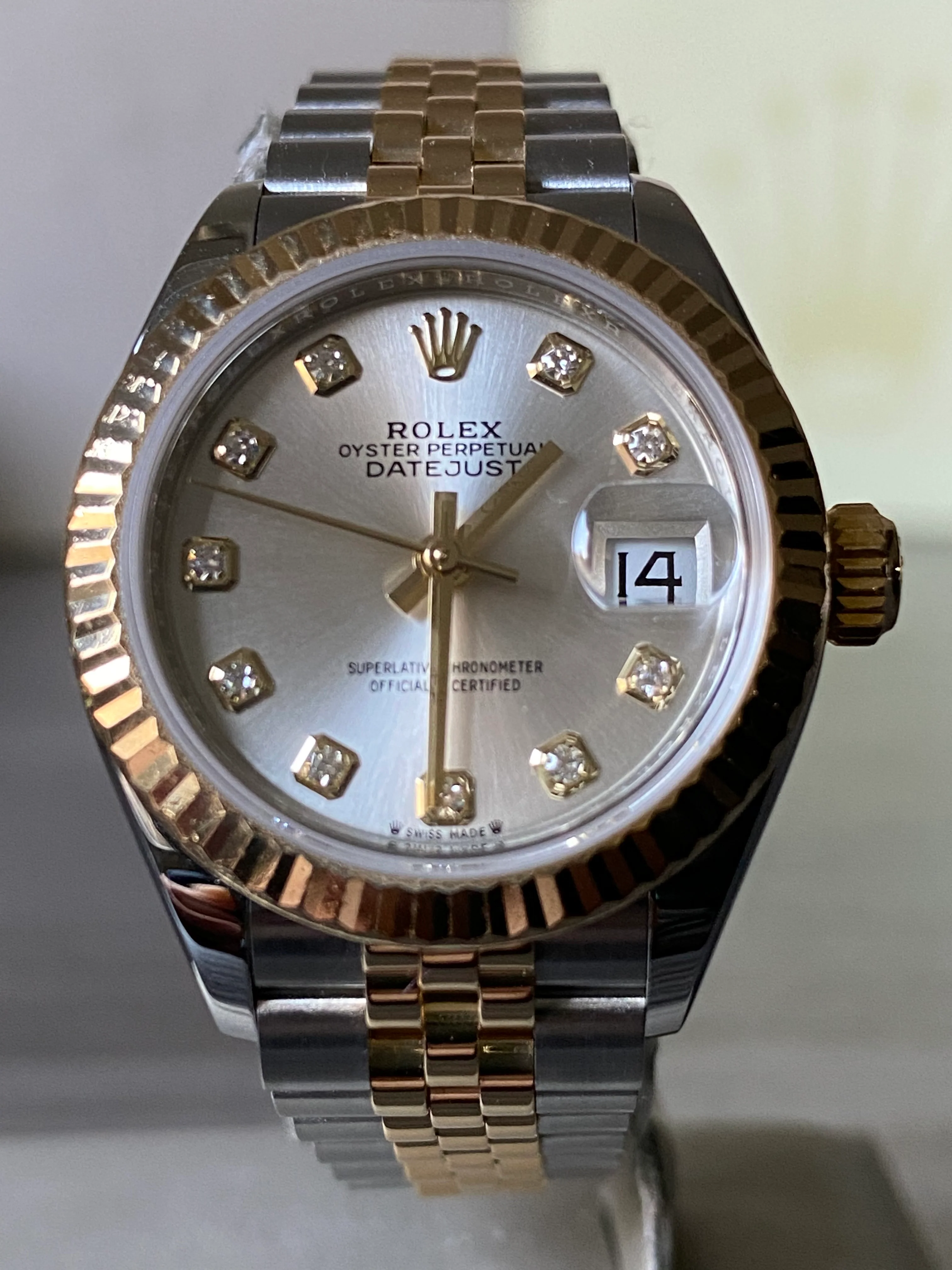 Rolex Steel and Yellow Gold Lady-Datejust 28 - 2020 - Fluted Bezel - Silver Diamond Dial - Jubilee Bracelet - 279173