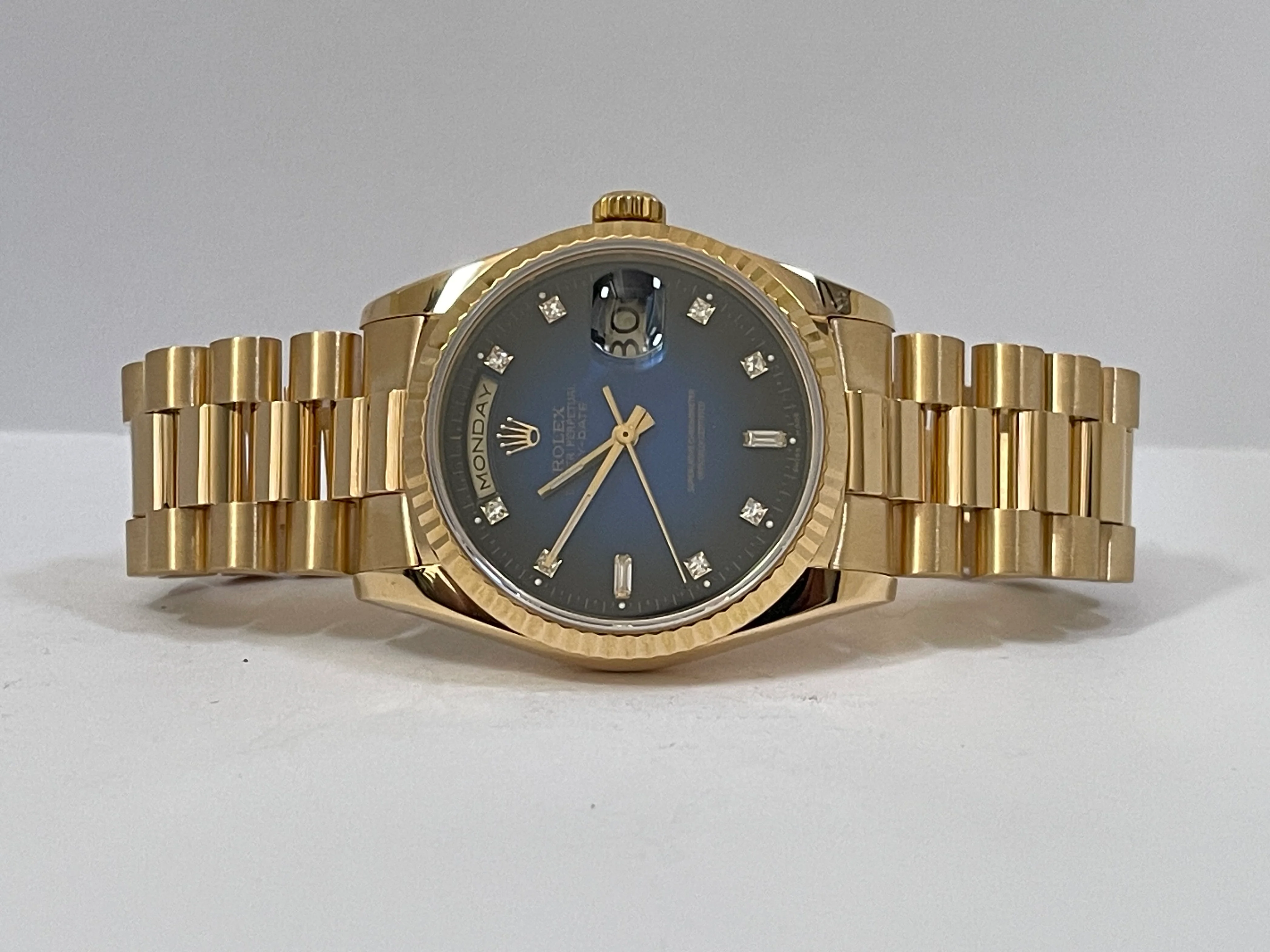 Rolex Yellow Gold Day-Date 36 - Fluted Bezel - Factory Blue Vignette Diamond Dial - President Bracelet - 18238