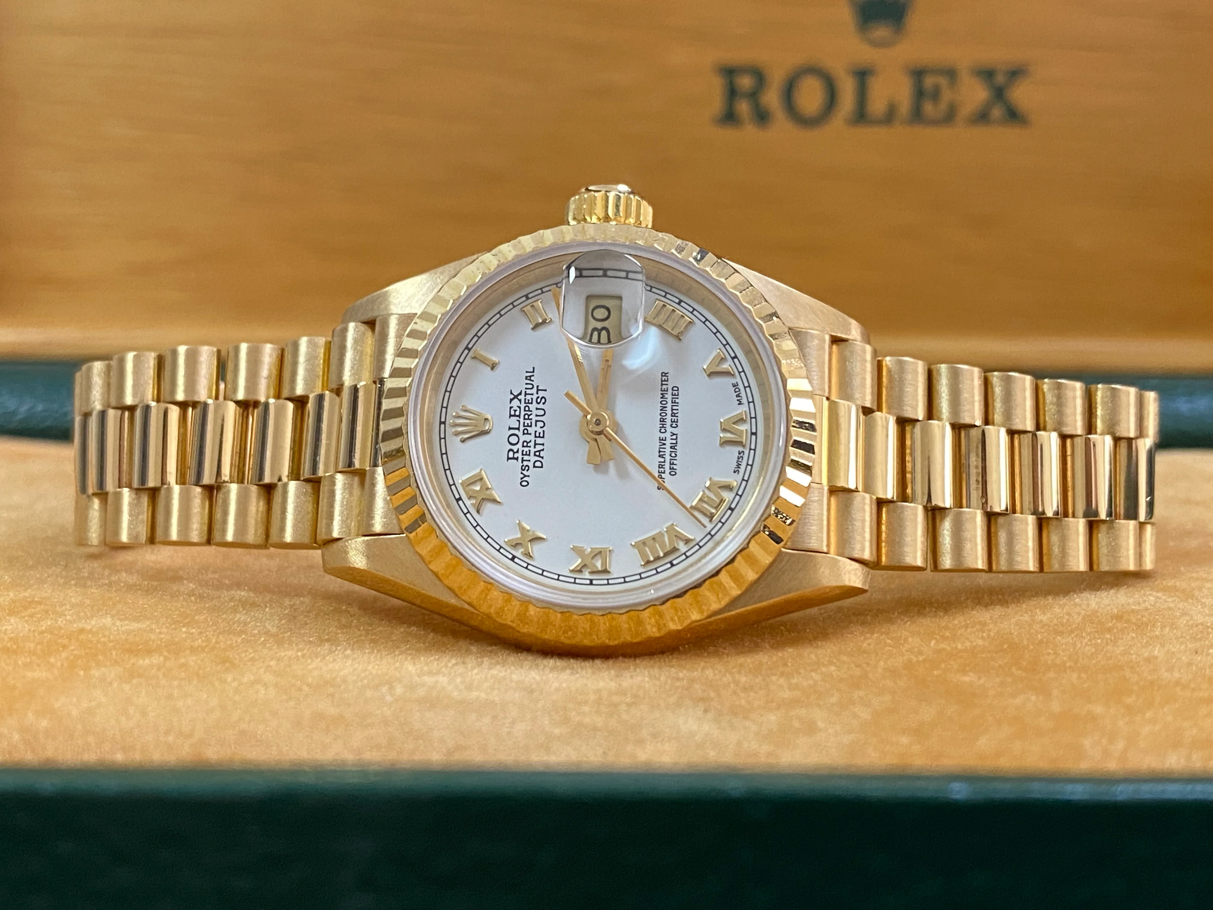 Rolex Yellow Gold Lady-Datejust - N serial - Fluted Bezel - White Roman Dial - President Bracelet - 69178