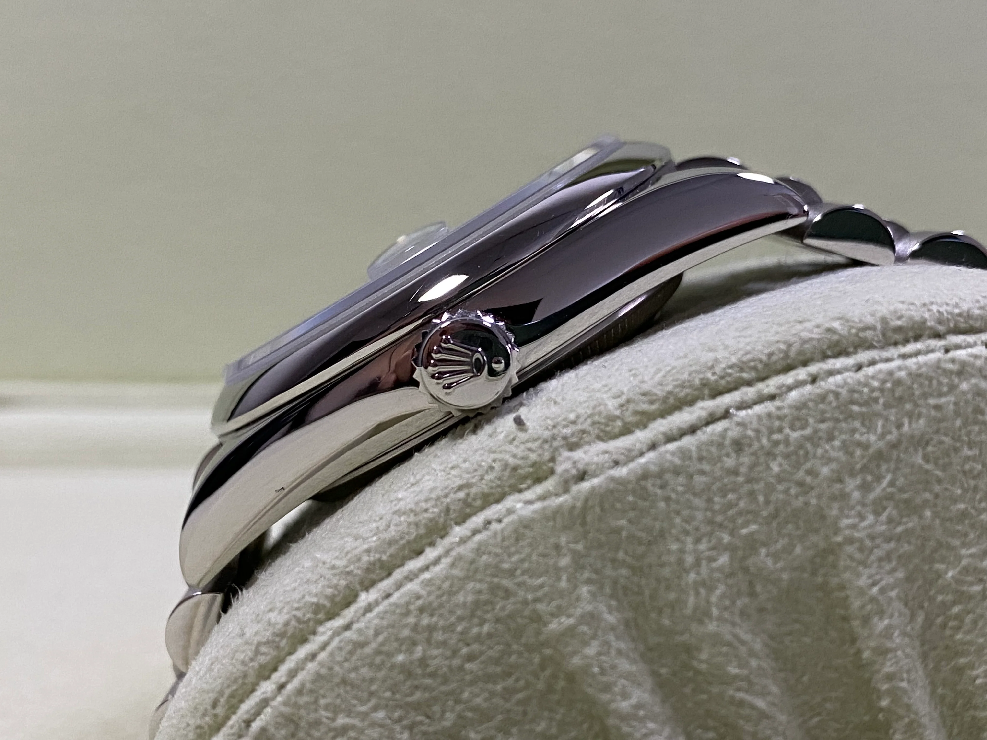 Rolex Platinum Day-Date 36 - G Serial - Domed Bezel - Ice Blue Diamond Dial - President Bracelet - 118206