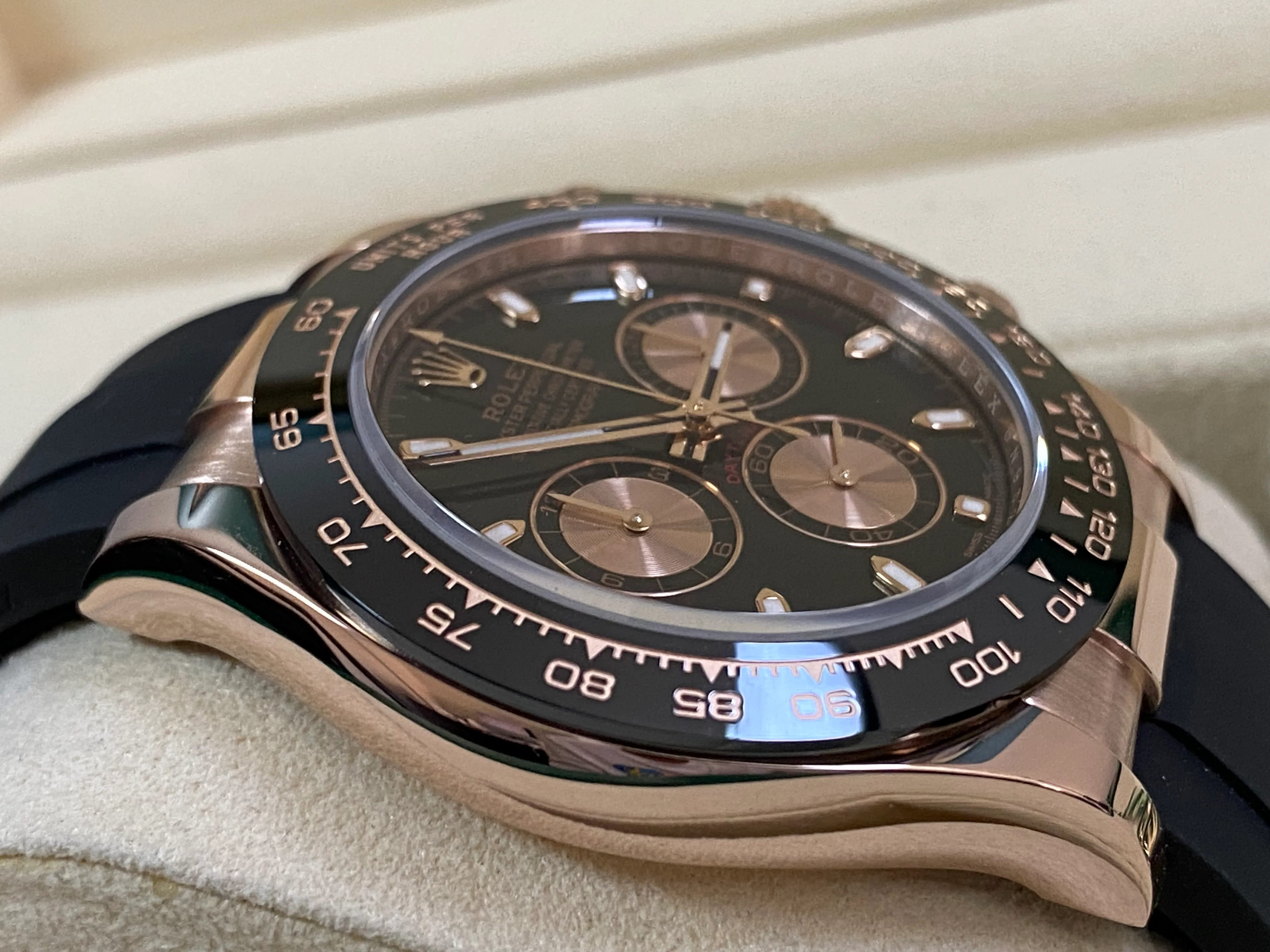 Rolex Everose Gold Cosmograph Daytona - 2022 - Black Index Dial - Black Oysterflex Strap - 116515LN