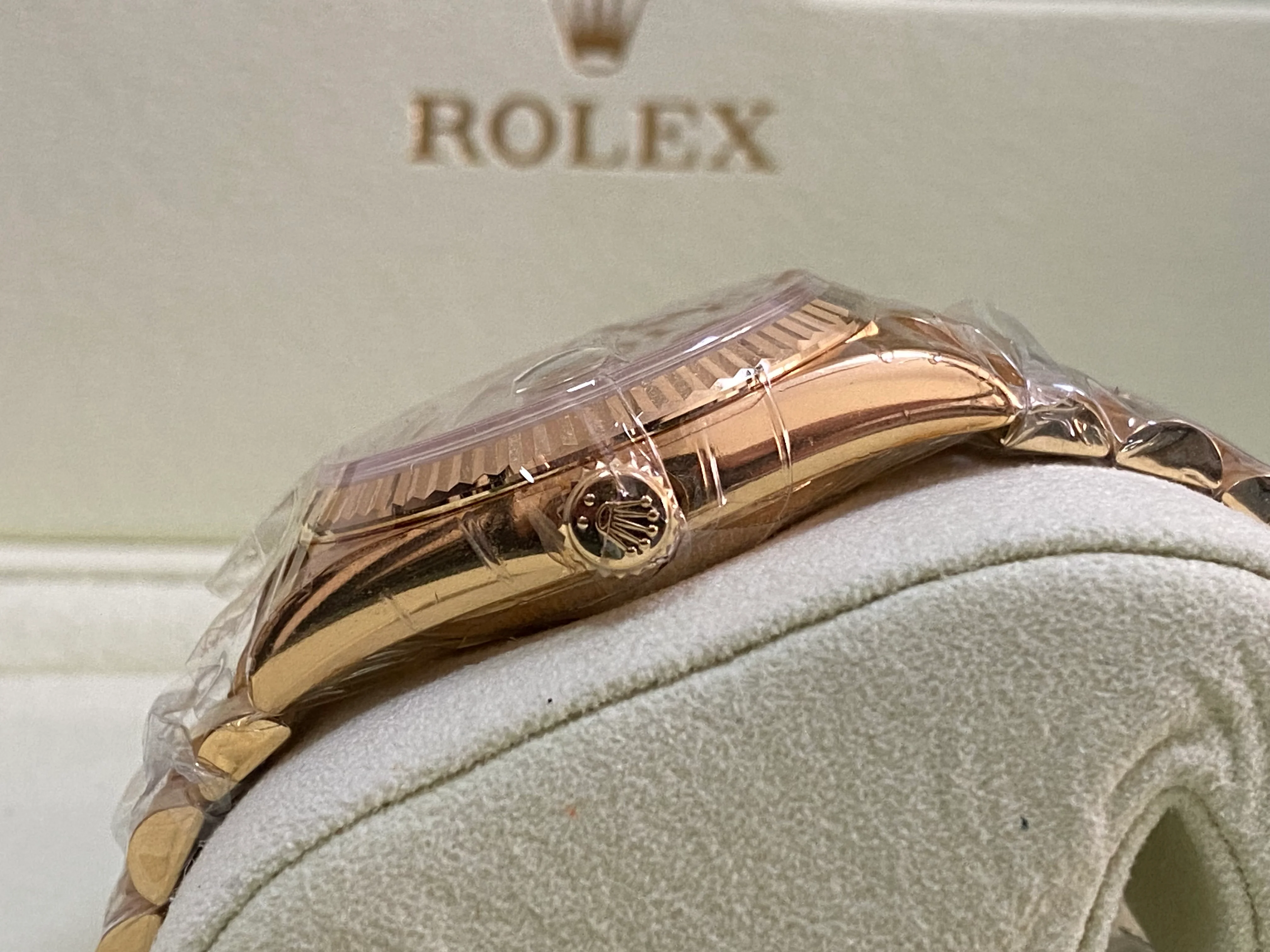 Rolex Yellow Gold Day-Date 36 - Fluted Bezel - Champagne Index Dial - President Bracelet - 118238