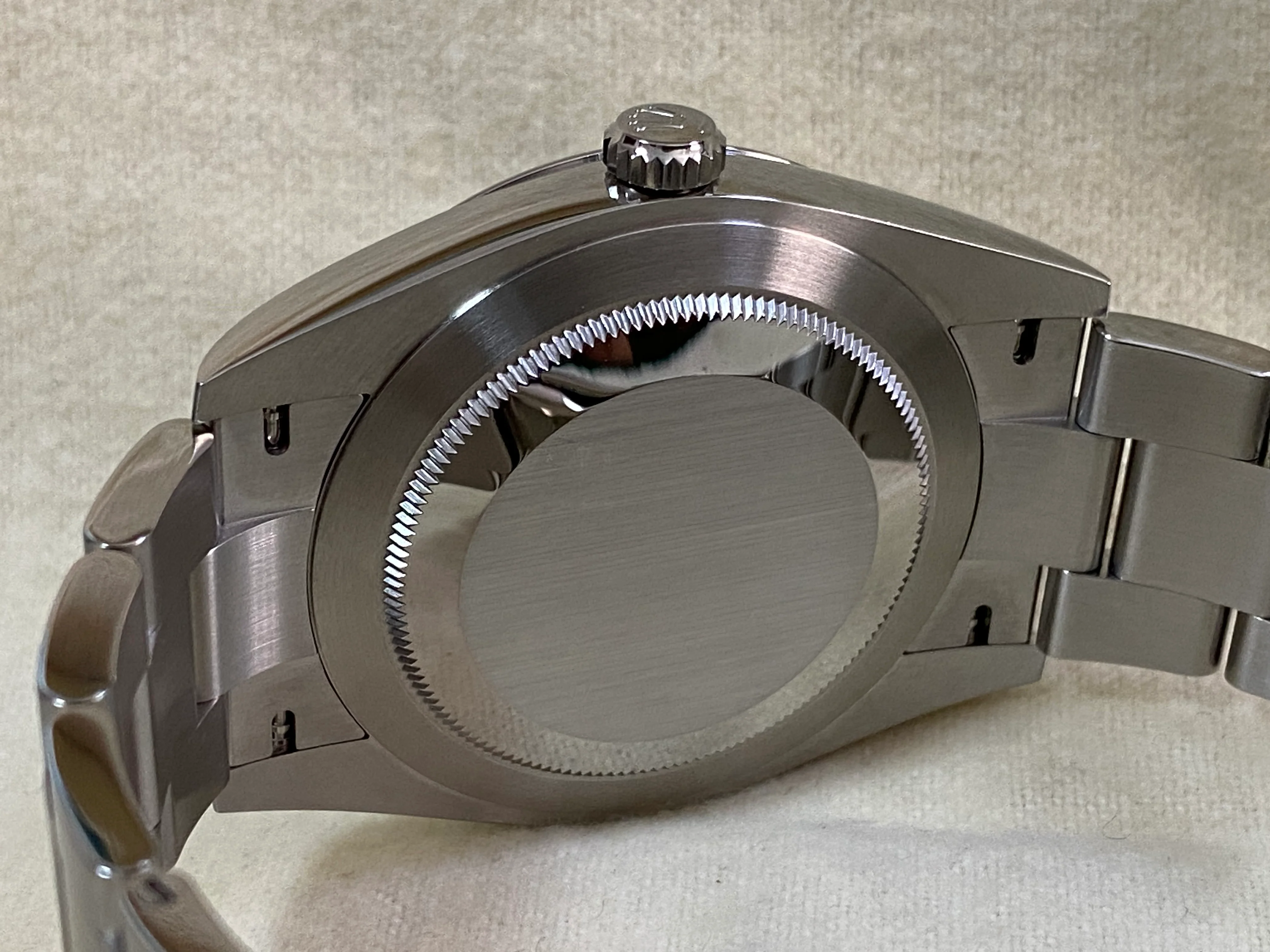 Rolex Oyster Perpetual 41 - 2024 - Domed Bezel - Green Index Dial - Oyster Bracelet - 124300 *COMPLETE SET*