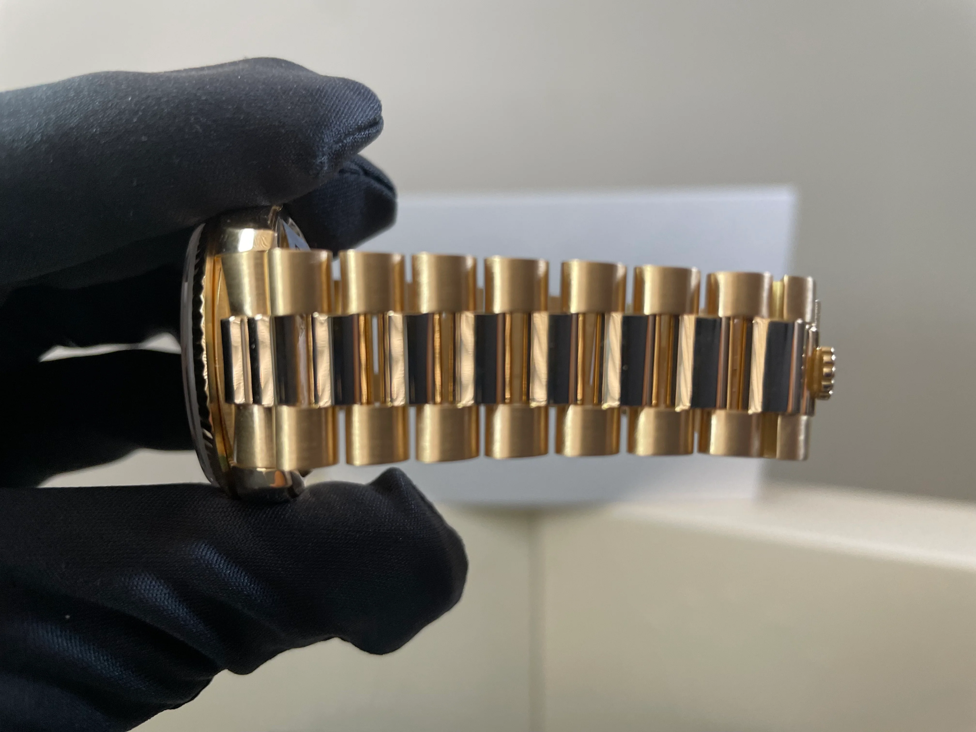 Rolex Yellow Gold Day-Date 36 - Fluted Bezel - Factory Blue Vignette Diamond Dial - President Bracelet - 18238