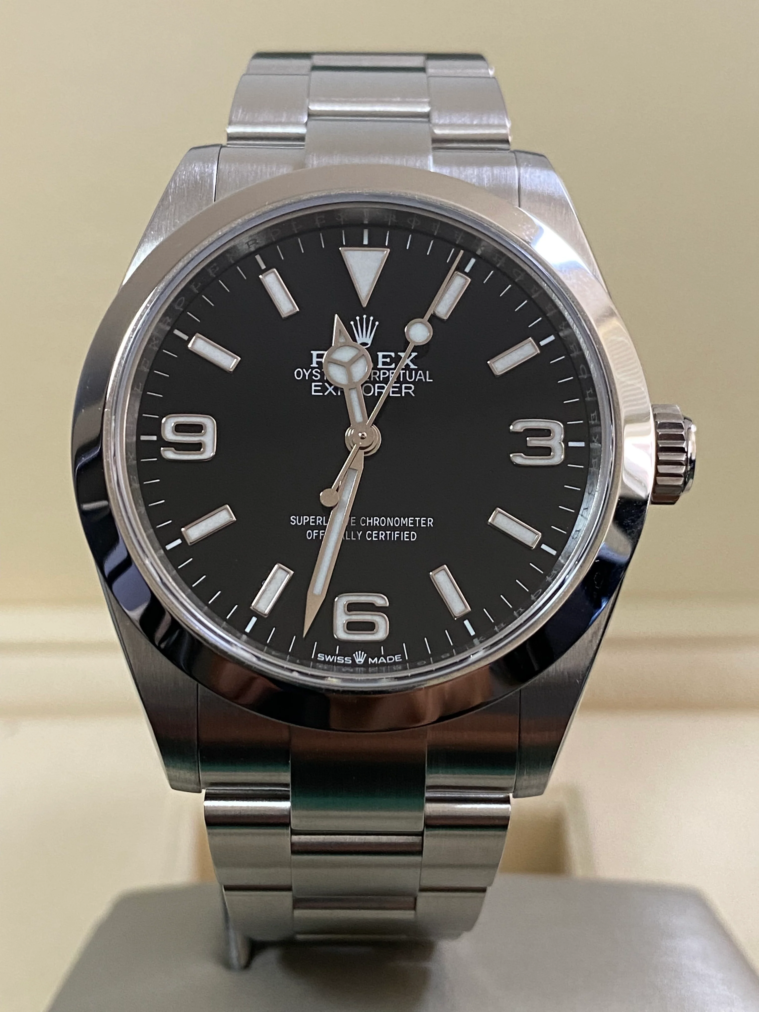 Rolex Oyster Perpetual Explorer 40 - 2023 - Black Dial - Smooth Bezel - 224270 *FULL SET*