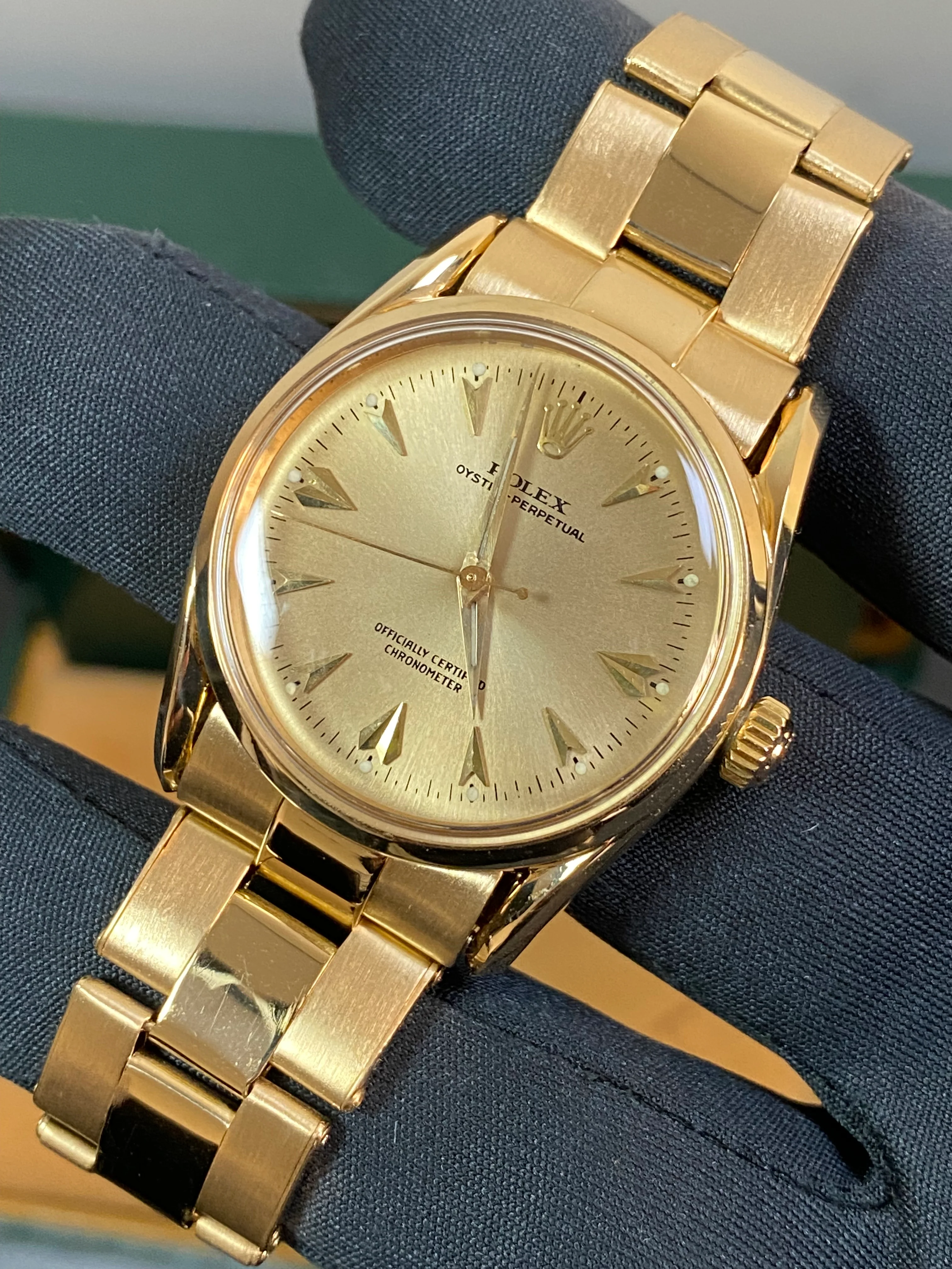 Rolex Yellow Gold Oyster Perpetual 34 - Domed Bezel - Champagne Dial - Oyster Bracelet - 1005