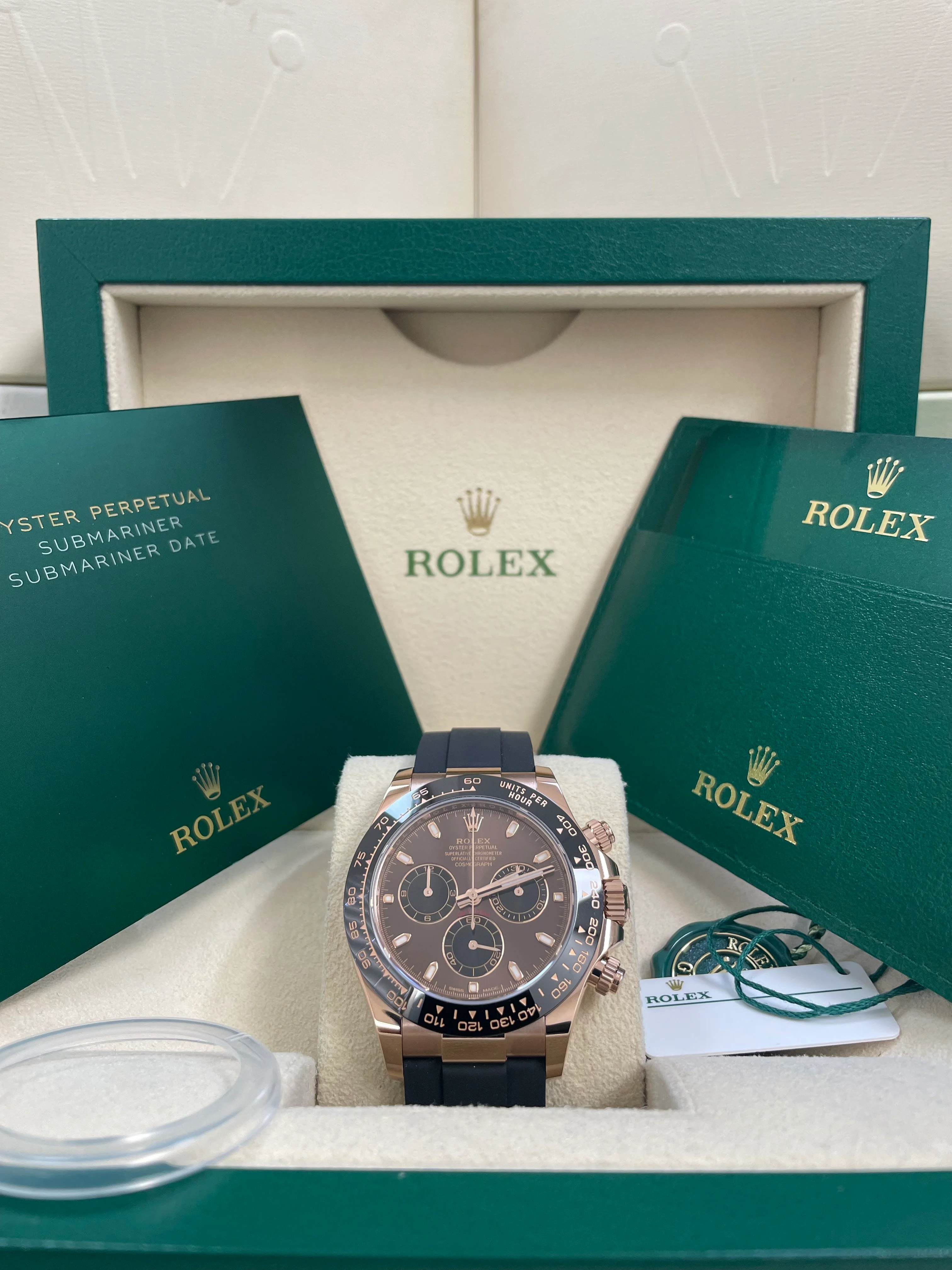 Rolex Everose Gold Cosmograph Daytona - 2023 - Chocolate Index Dial - Black Oysterflex Strap - 116515LN