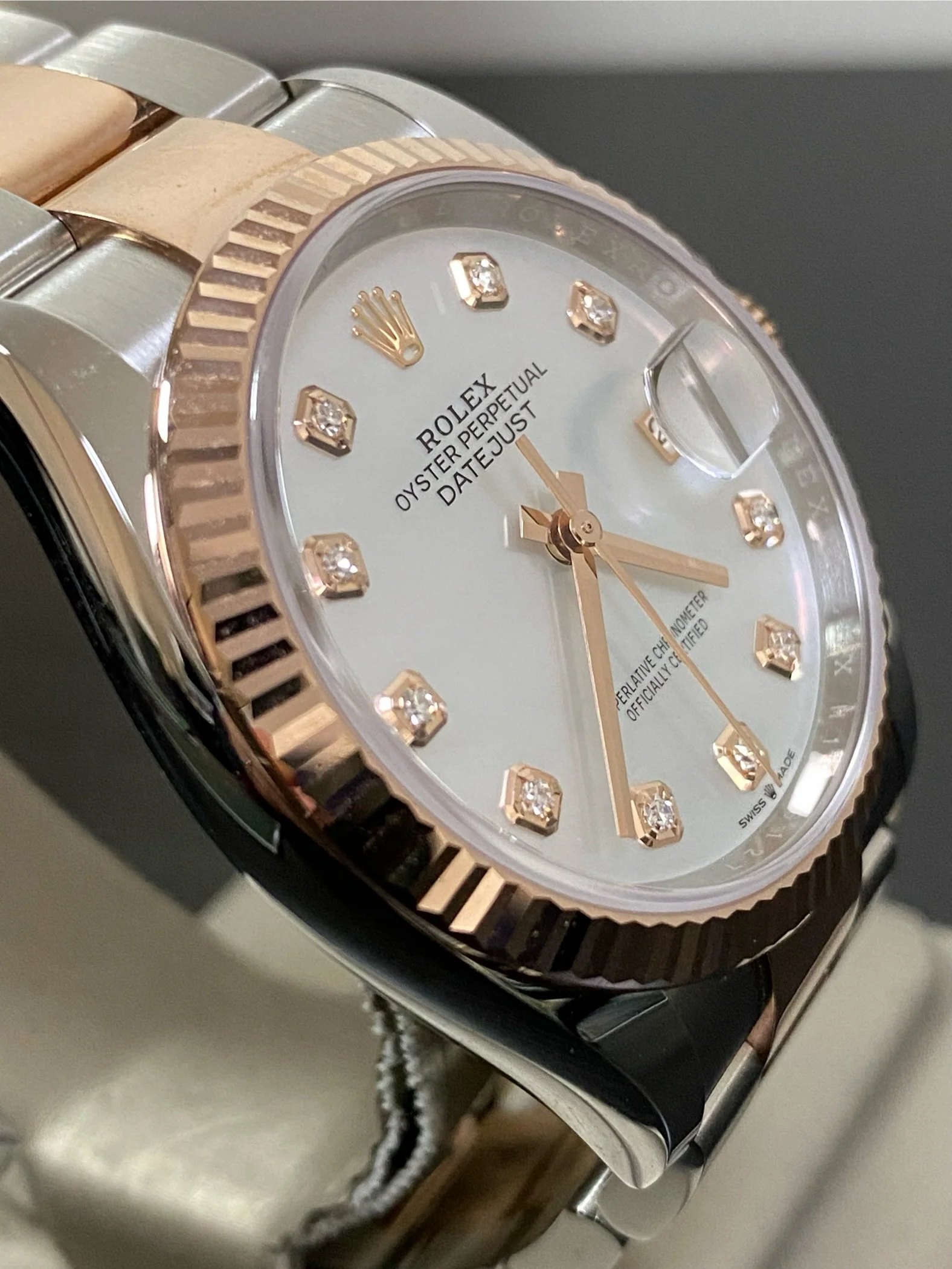Rolex Steel and Everose Gold Datejust 36 - 2022 - Fluted Bezel - White Mother-Of-Pearl Diamond Dial - Oyster Bracelet - 126231 FULL SET