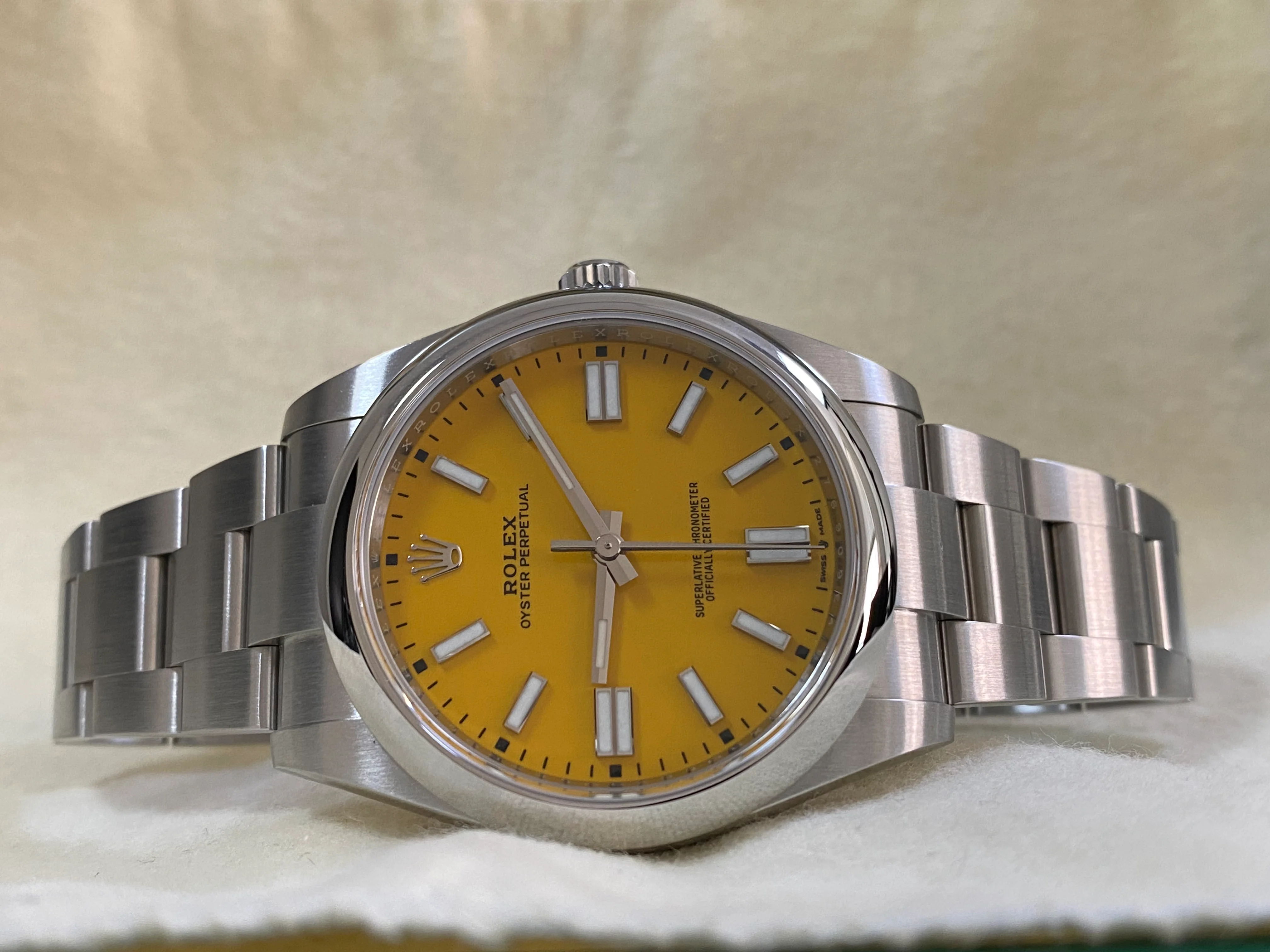 Rolex Oyster Perpetual 41 - 2022 - Domed Bezel - Yellow Dial - Oyster Bracelet - 124300 *DISCONTINUED MODEL*