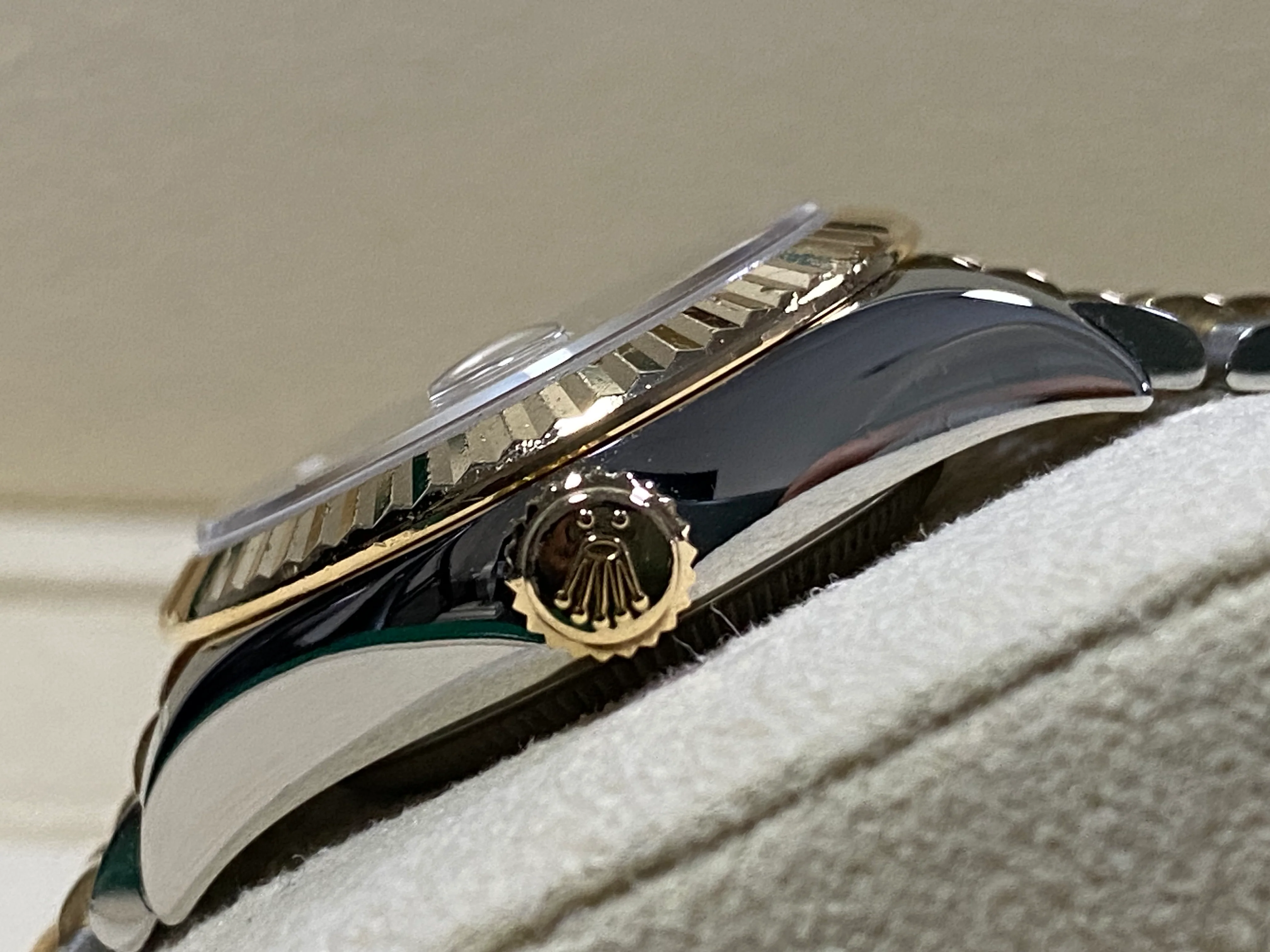 Rolex Steel and Yellow Gold Lady-Datejust 28 - 2020 - Fluted Bezel - Silver Diamond Dial - Jubilee Bracelet - 279173