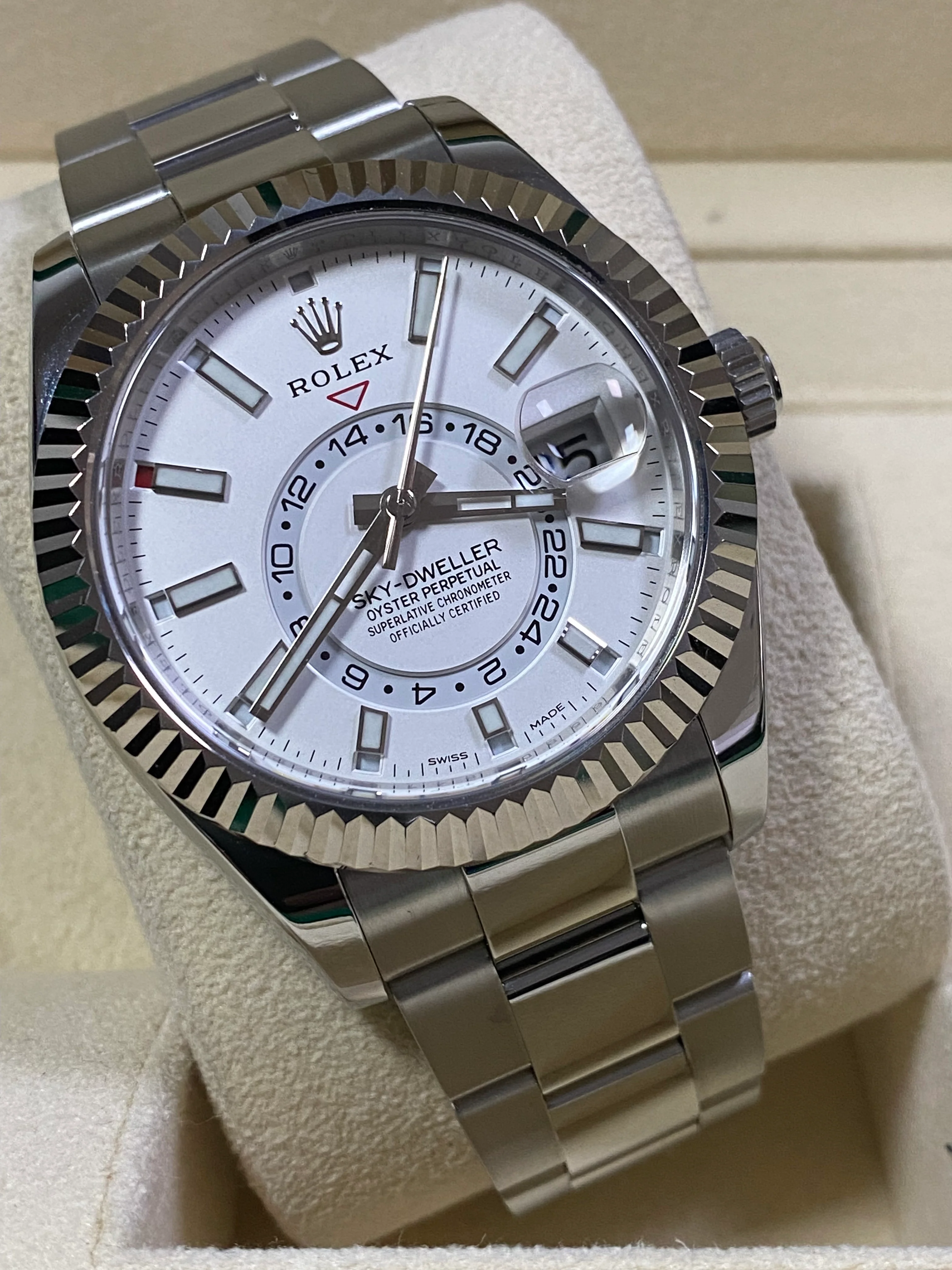 Rolex White Rolesor Sky-Dweller - 2021 - White Index Dial - Oyster Bracelet - 326934