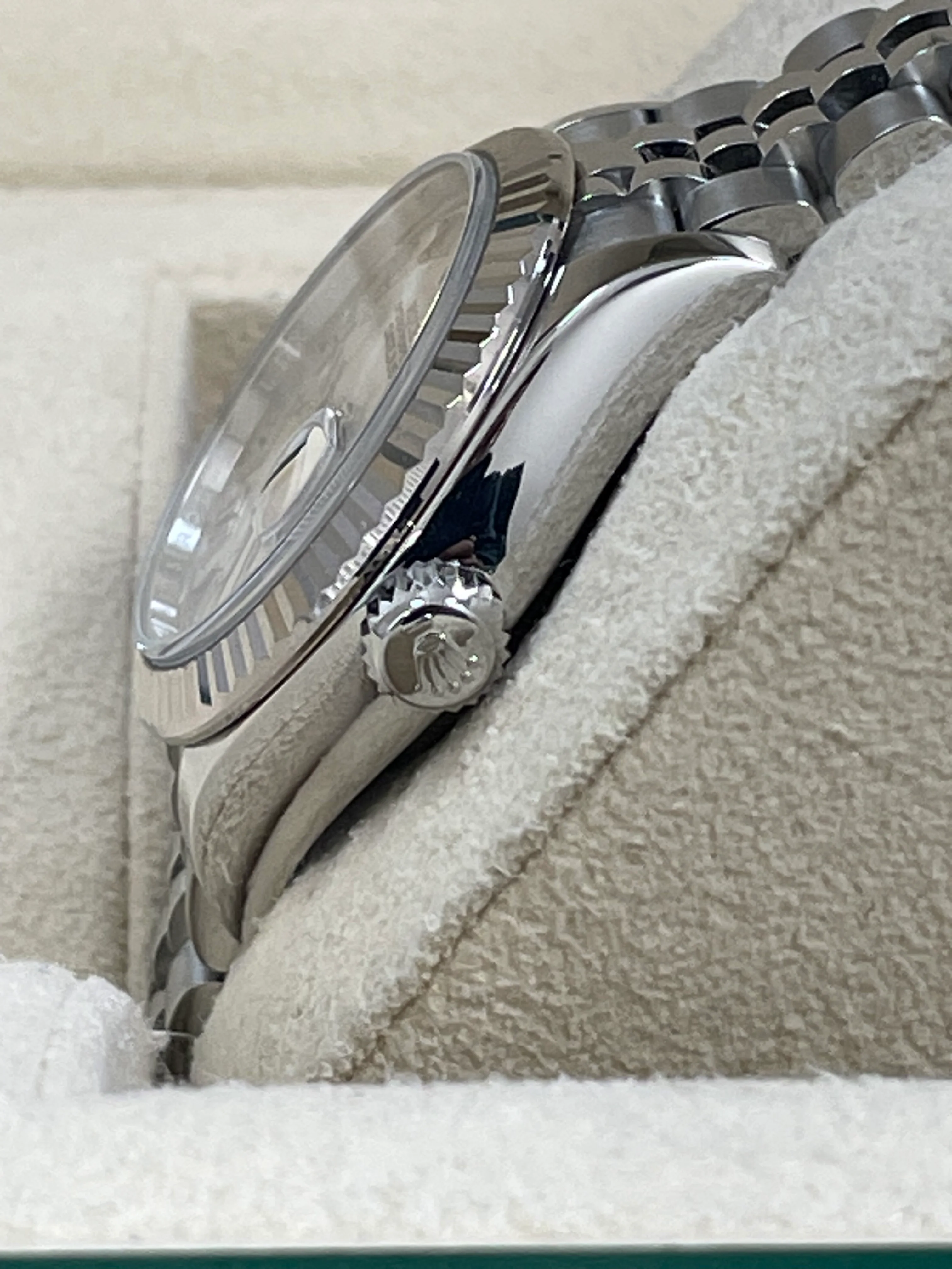 Rolex Steel Lady-Datejust 28 - 2018 - Fluted Bezel - Silver Roman Dial - Jubilee Bracelet - 279174