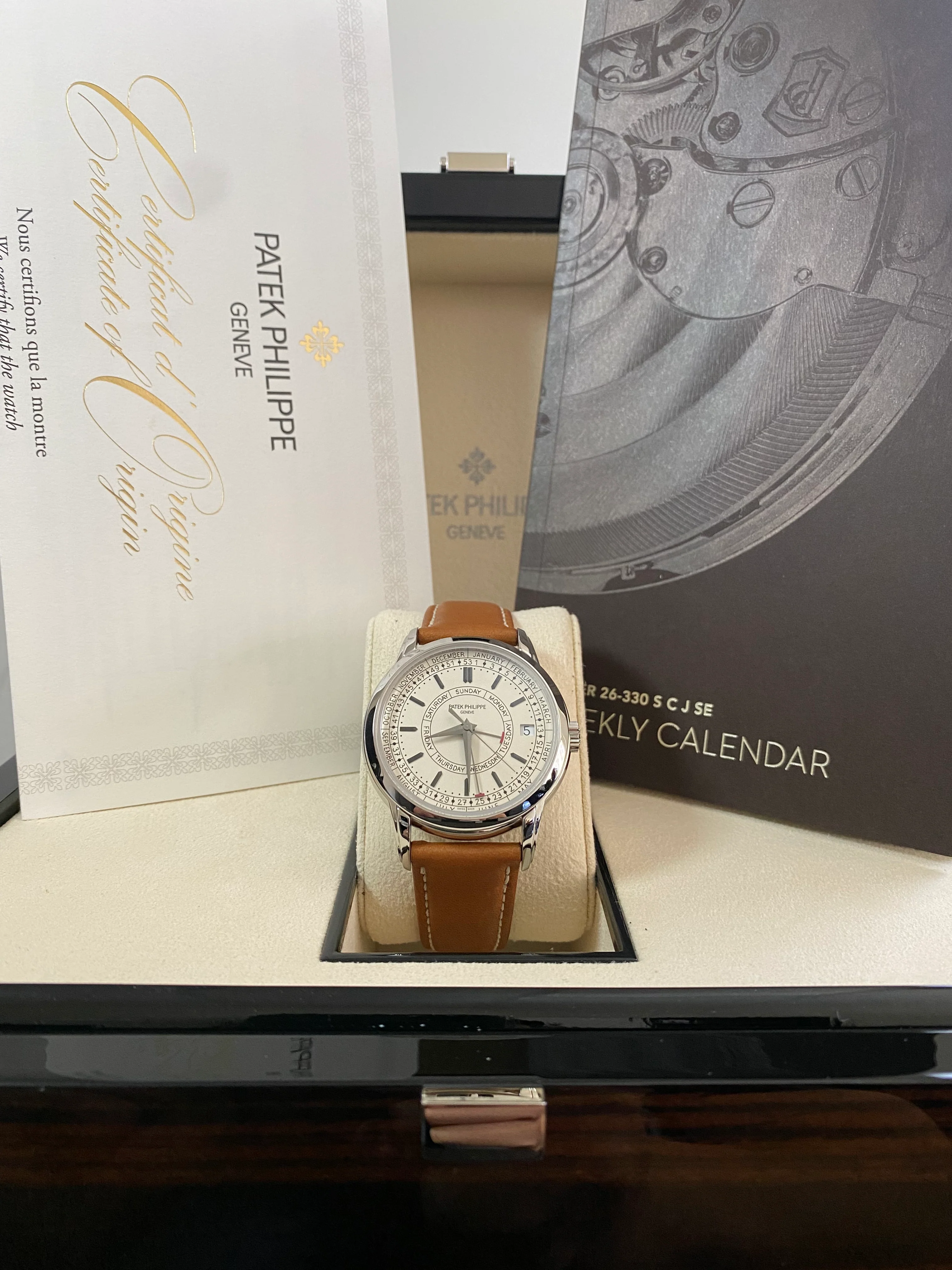 Patek Philippe Calatrava Weekly Calendar - 2020 - Silvery Opaline Dial - Brown Leather Strap - 5212A-001 *FULL SET*