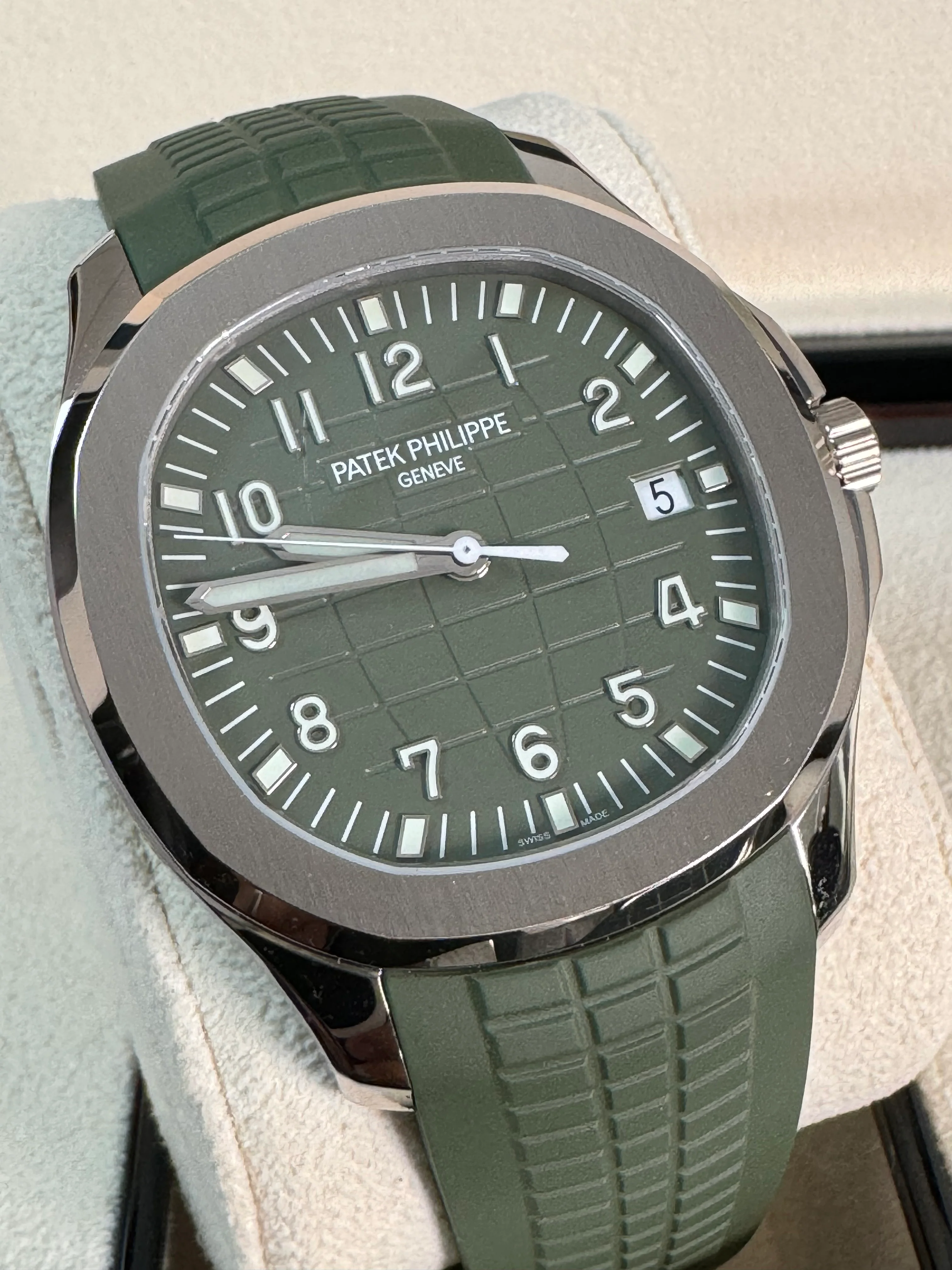 Patek Philippe Aquanaut White Gold - 2021 - Khaki Green Embossed Dial - 5168G-010 *FULL SET*