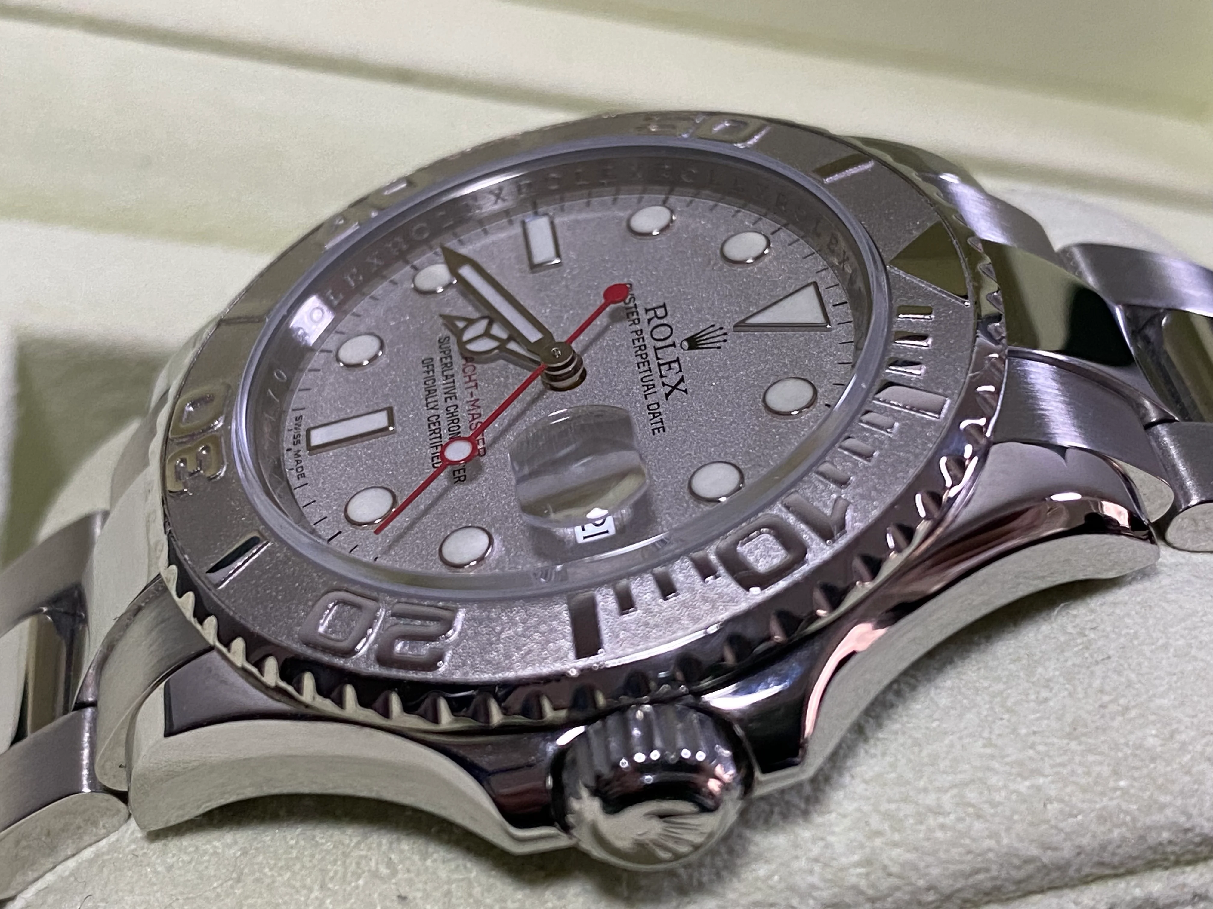 Rolex Steel Yacht-Master 40 - Z Serial - Silver Dial - 16622 COMPLETE SET
