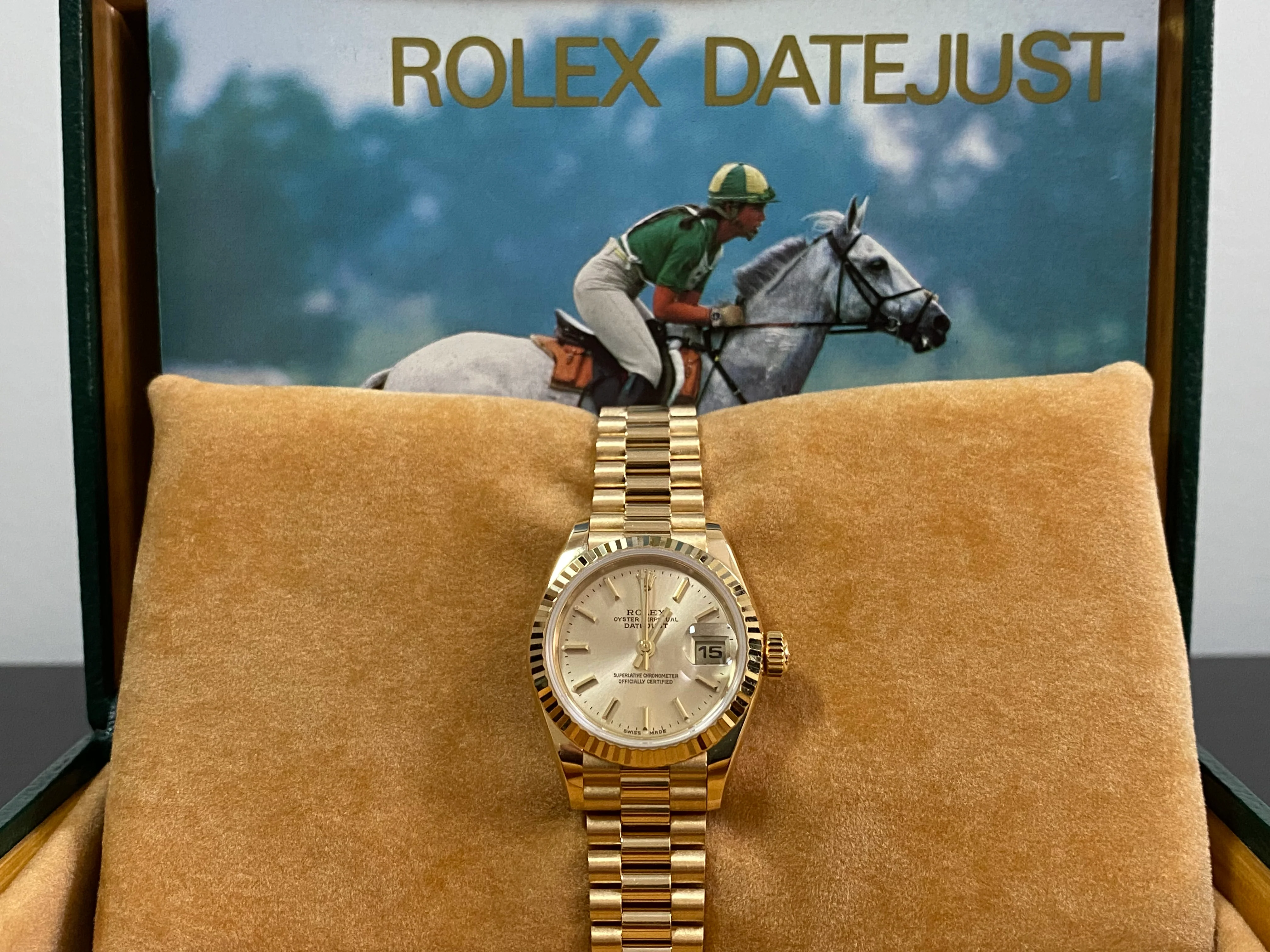 Rolex Yellow Gold Lady-Datejust 26 - L Serial - Fluted Bezel - Champagne Index Dial - President Bracelet - 69178