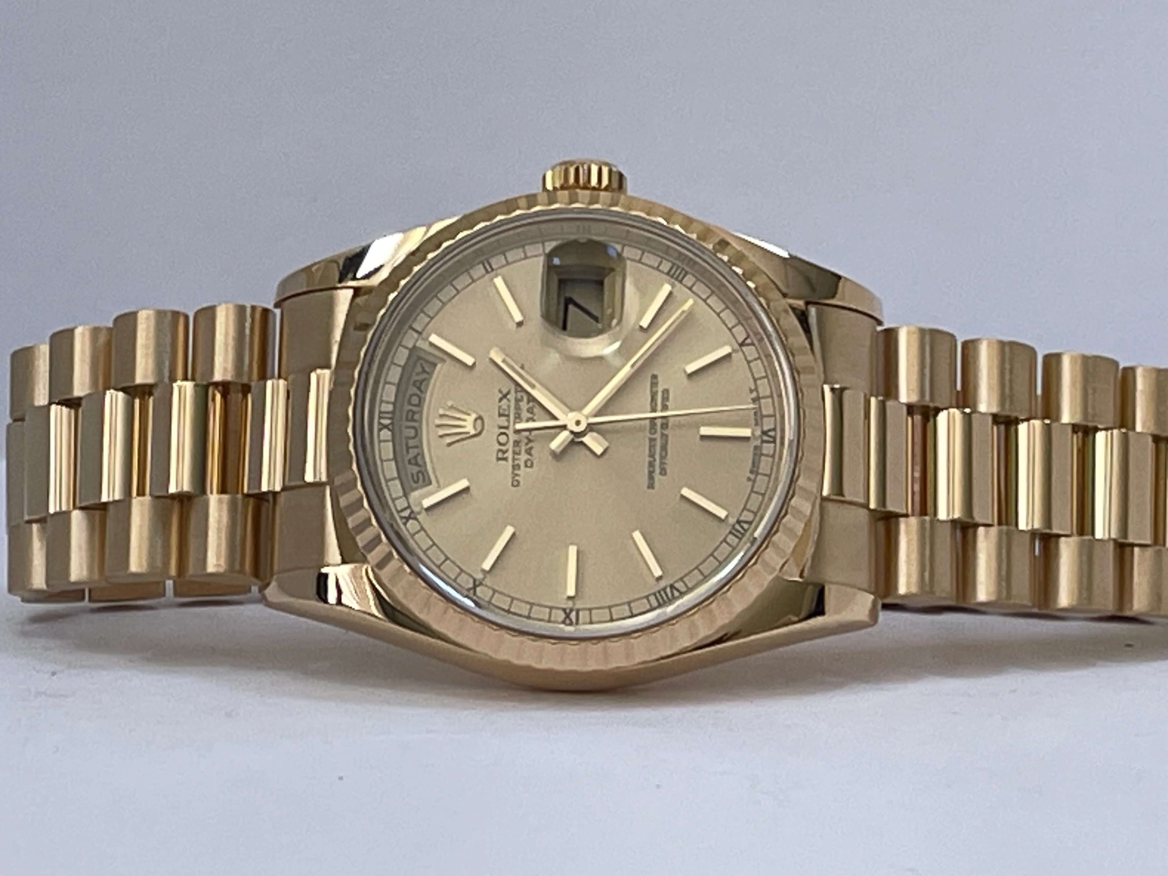 Rolex Yellow Gold Day-Date 36 - 1990 - Fluted Bezel - Champagne Index Dial - President Bracelet - 18238