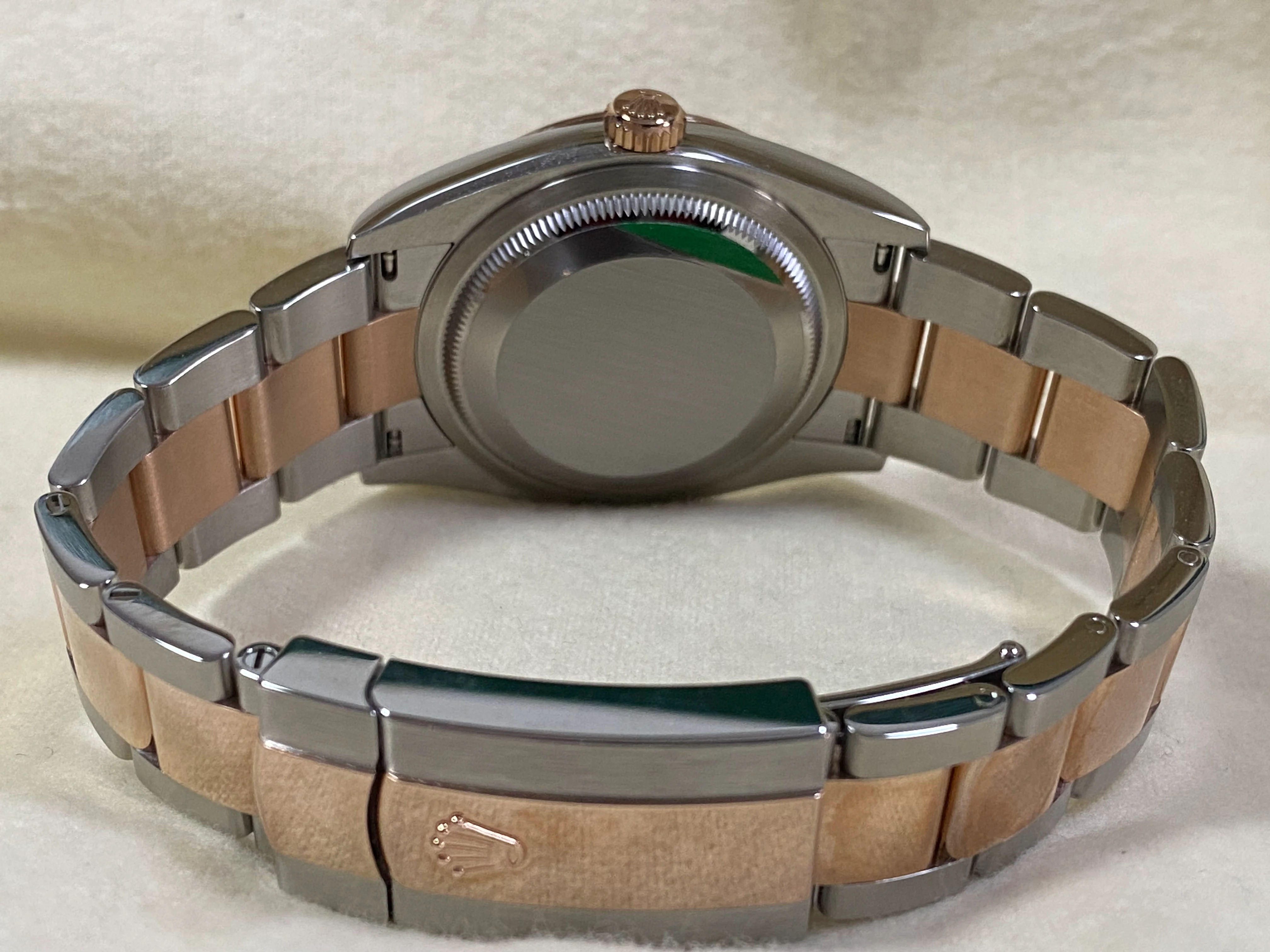 Rolex Steel and Everose Gold Datejust 36 - 2022 - Fluted Bezel - White Mother-Of-Pearl Diamond Dial - Oyster Bracelet - 126231 FULL SET
