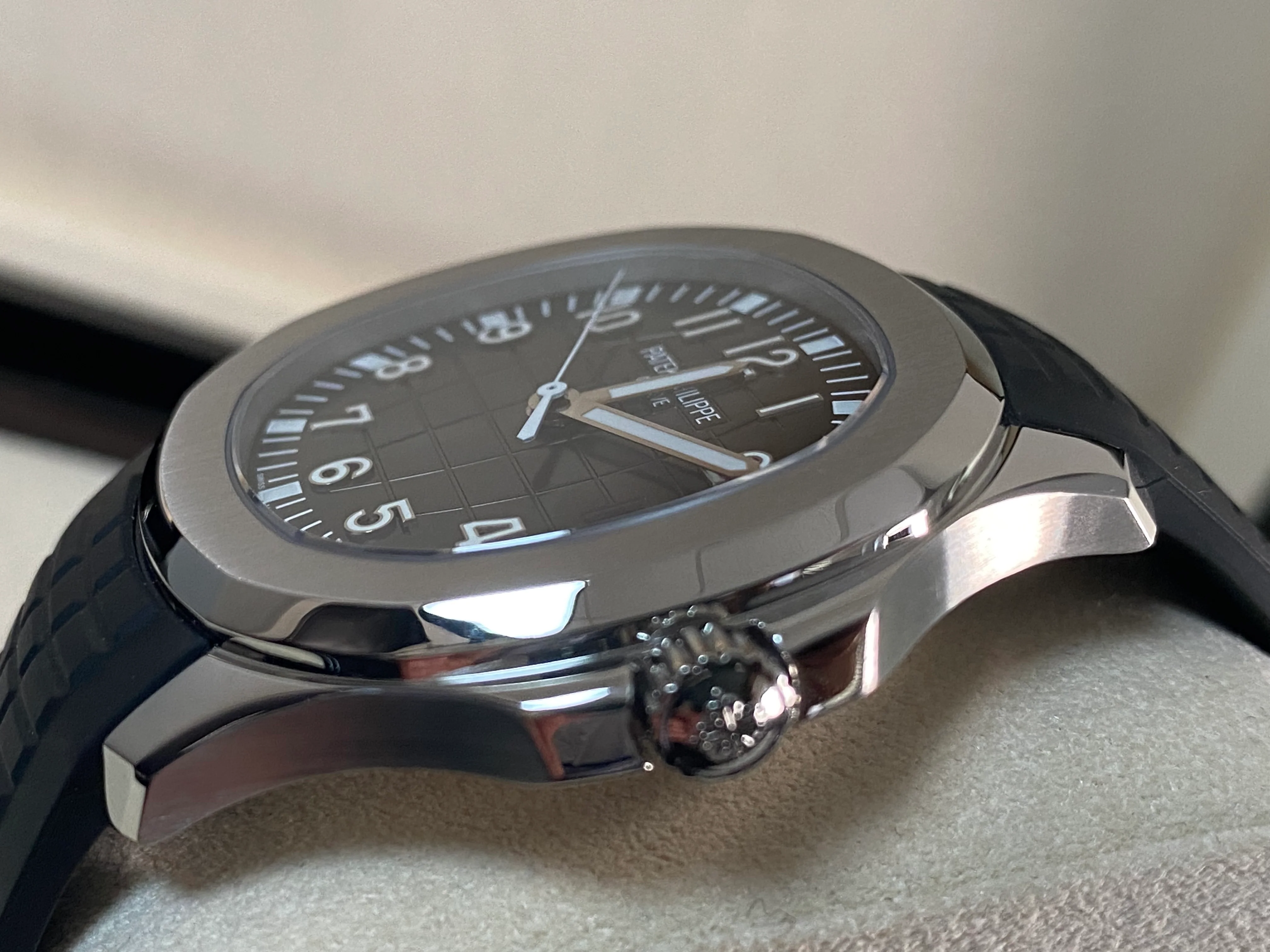 Patek Philippe Men's Aquanaut - 2019 - Black Embossed Dial - Black Strap - 5167A-001 *FULL SET*