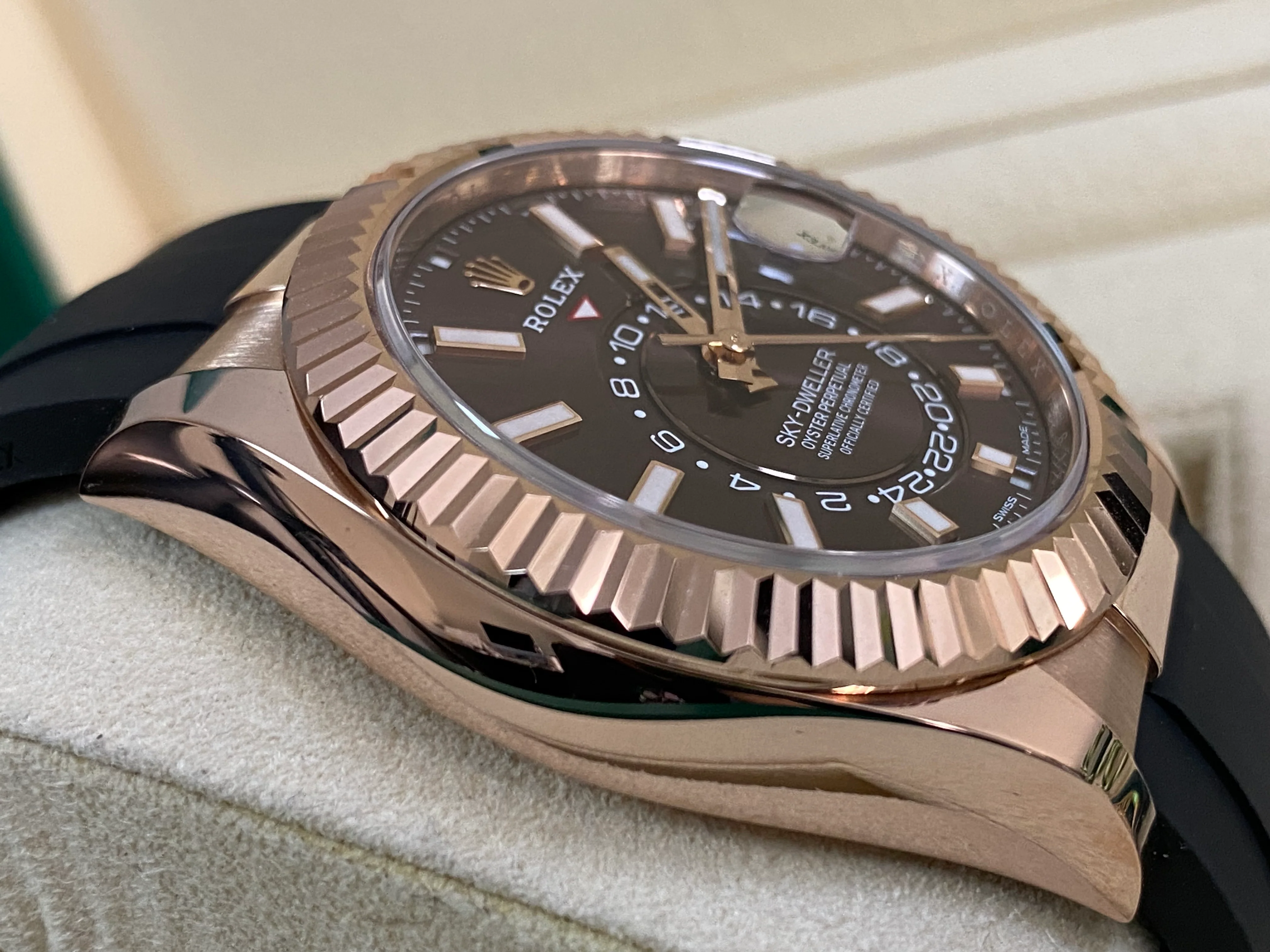 Rolex Everose Gold Sky-Dweller - 2022 - Chocolate Index Dial - Oysterflex Bracelet - 326235 *FULL SET*