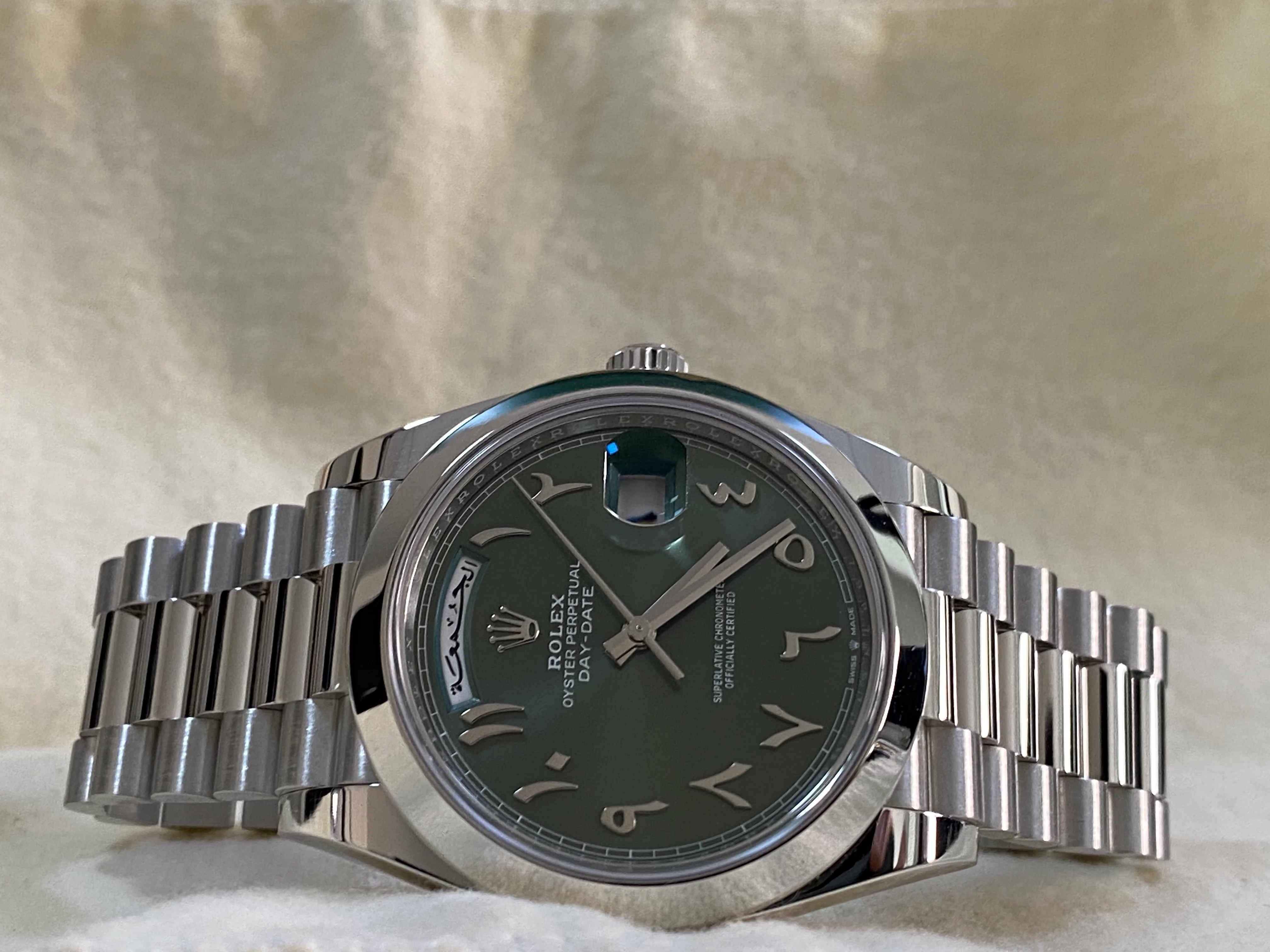 Rolex Platinum Day-Date 40 - Smooth Bezel - Olive Green Arabic Language Dial - President Bracelet - 228206