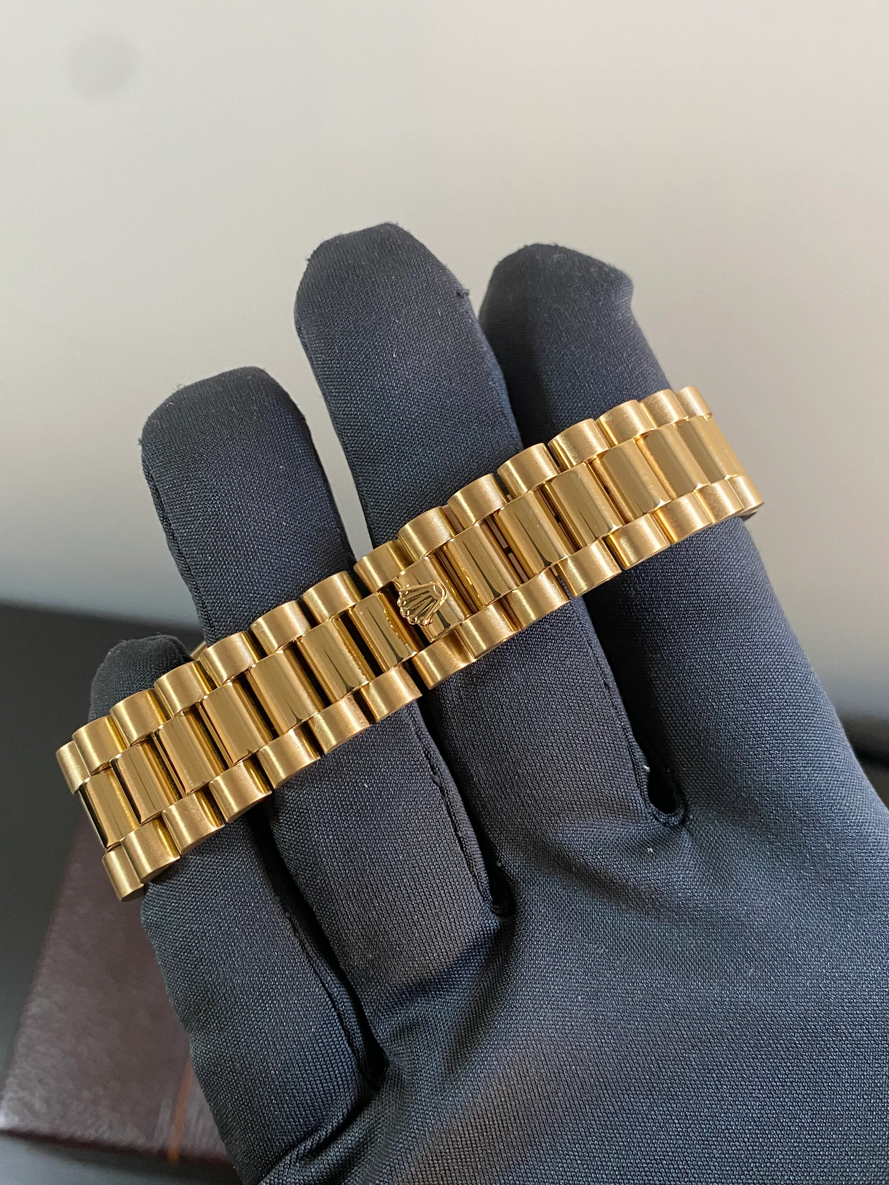 Rolex Yellow Gold Day-Date 36 - L Serial - Fluted Bezel - Champagne Index Dial - President Bracelet - 18238