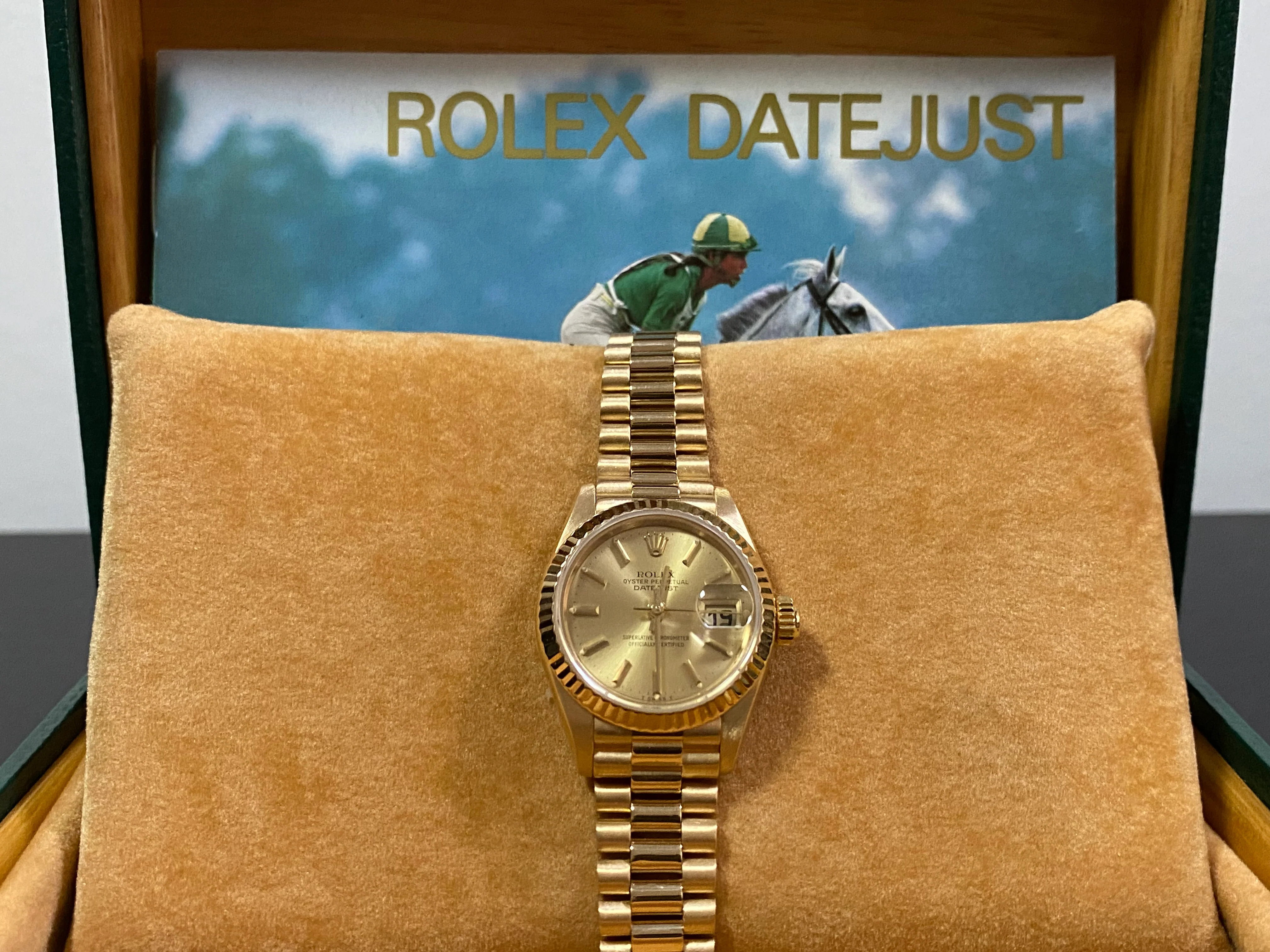 Rolex Yellow Gold Lady-Datejust 26 - W Serial - Fluted Bezel - Champagne Index Dial - President Bracelet - 69178
