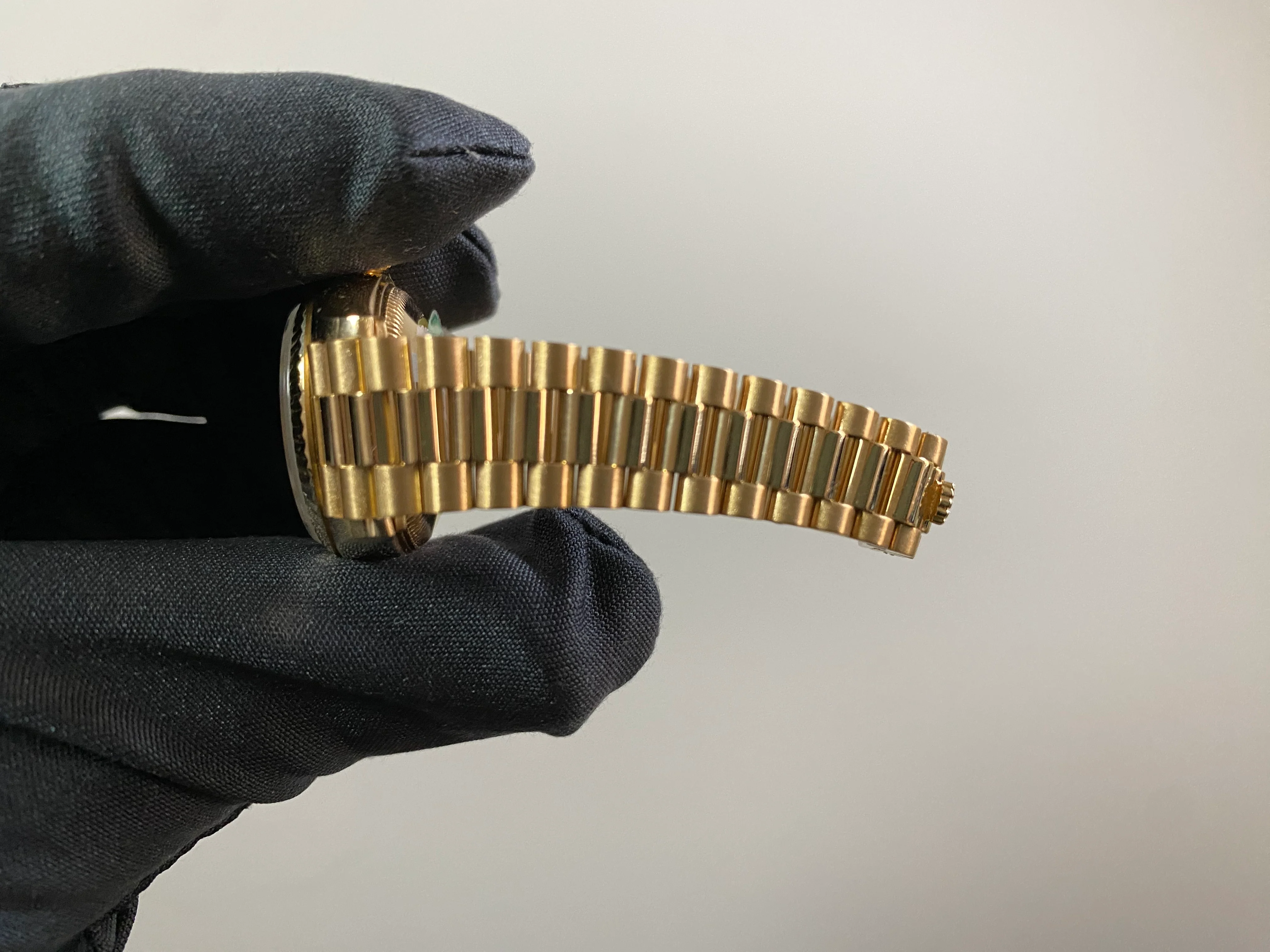 Rolex Yellow Gold Lady-Datejust 26 - L Serial - Fluted Bezel - Champagne Index Dial - President Bracelet - 69178