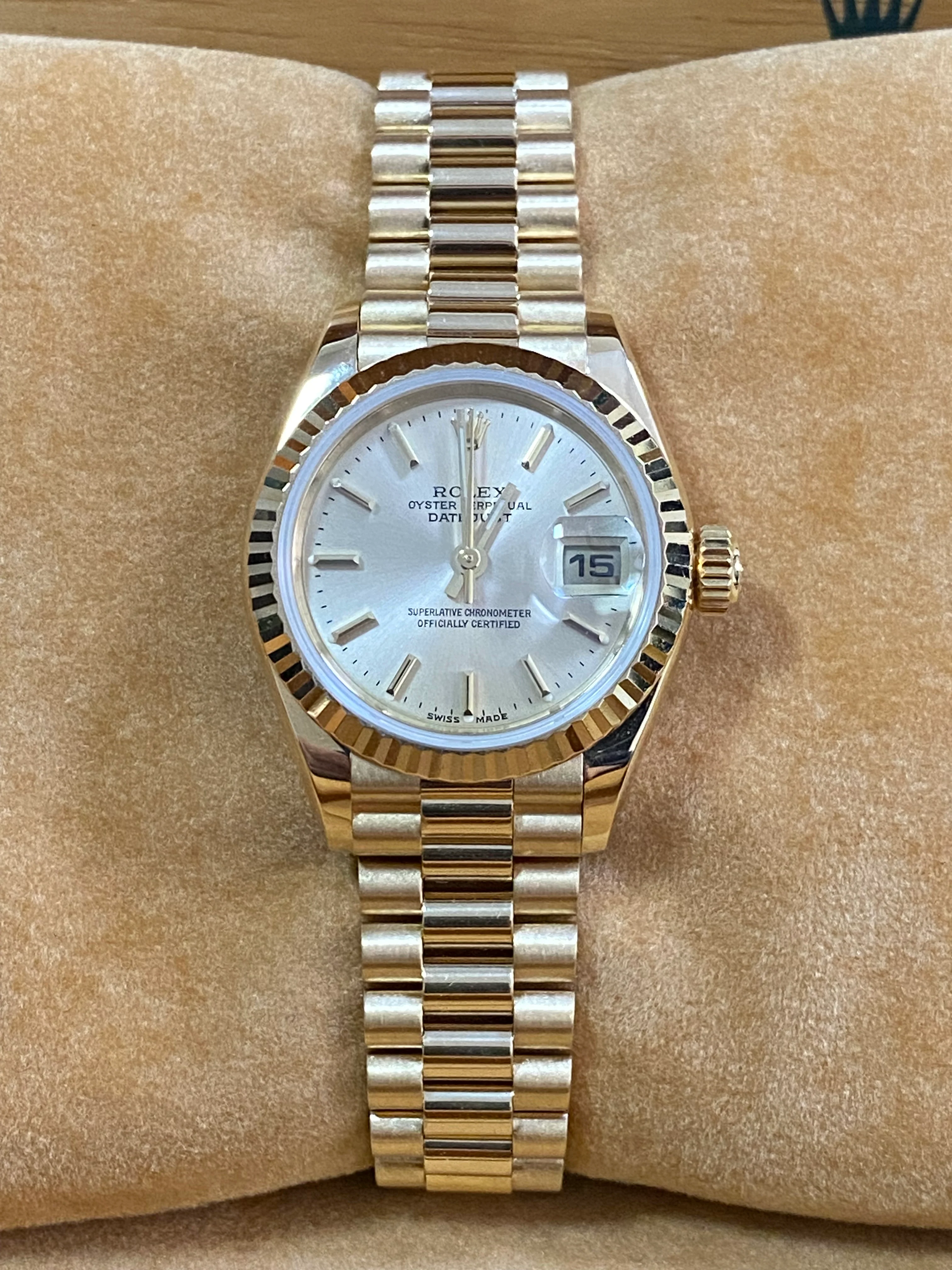 Rolex Yellow Gold Lady-Datejust 26 - L Serial - Fluted Bezel - Champagne Index Dial - President Bracelet - 69178