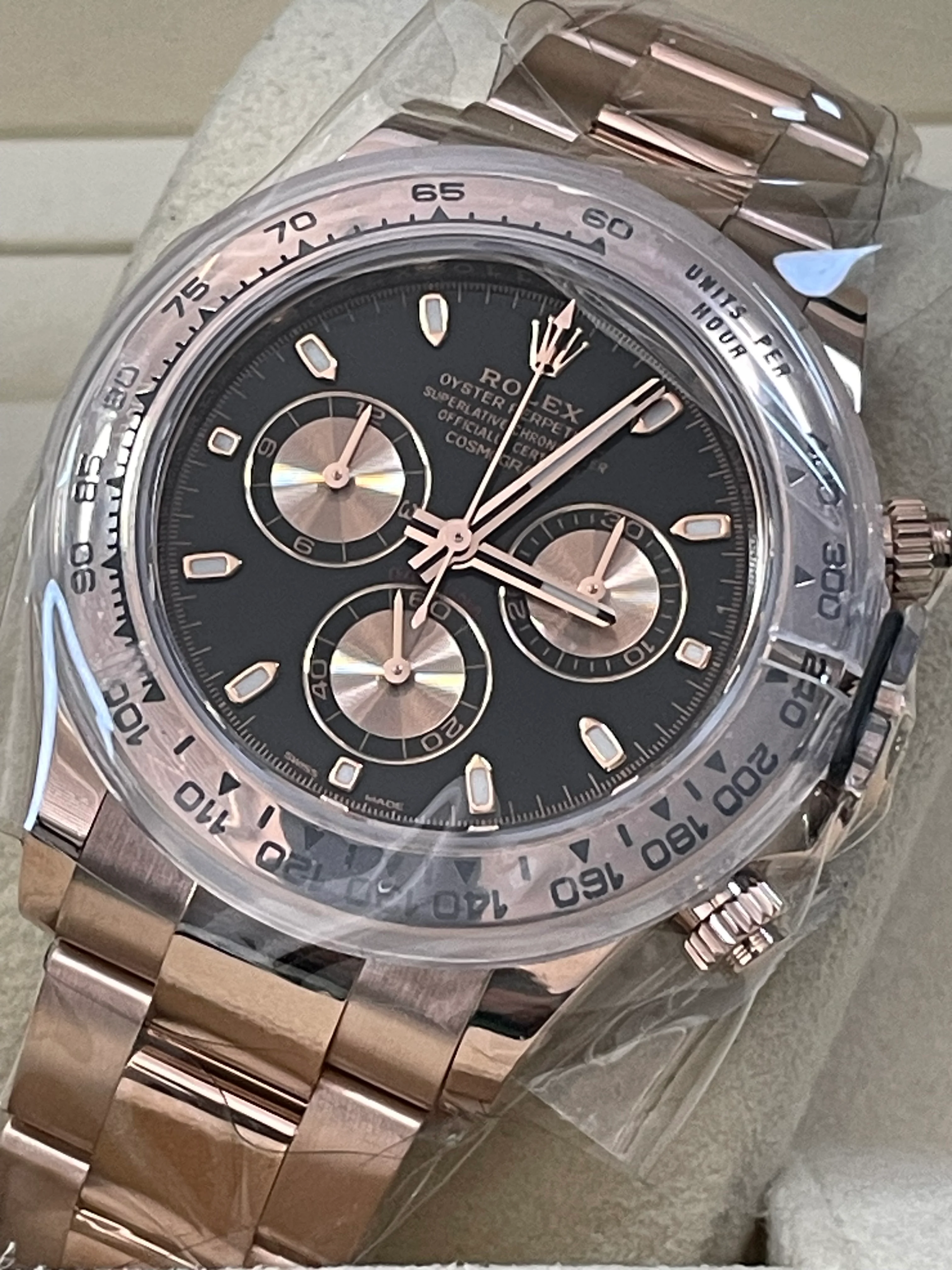 Rolex Everose Gold Cosmograph Daytona - 2023 - Black and Pink Dial - 116505