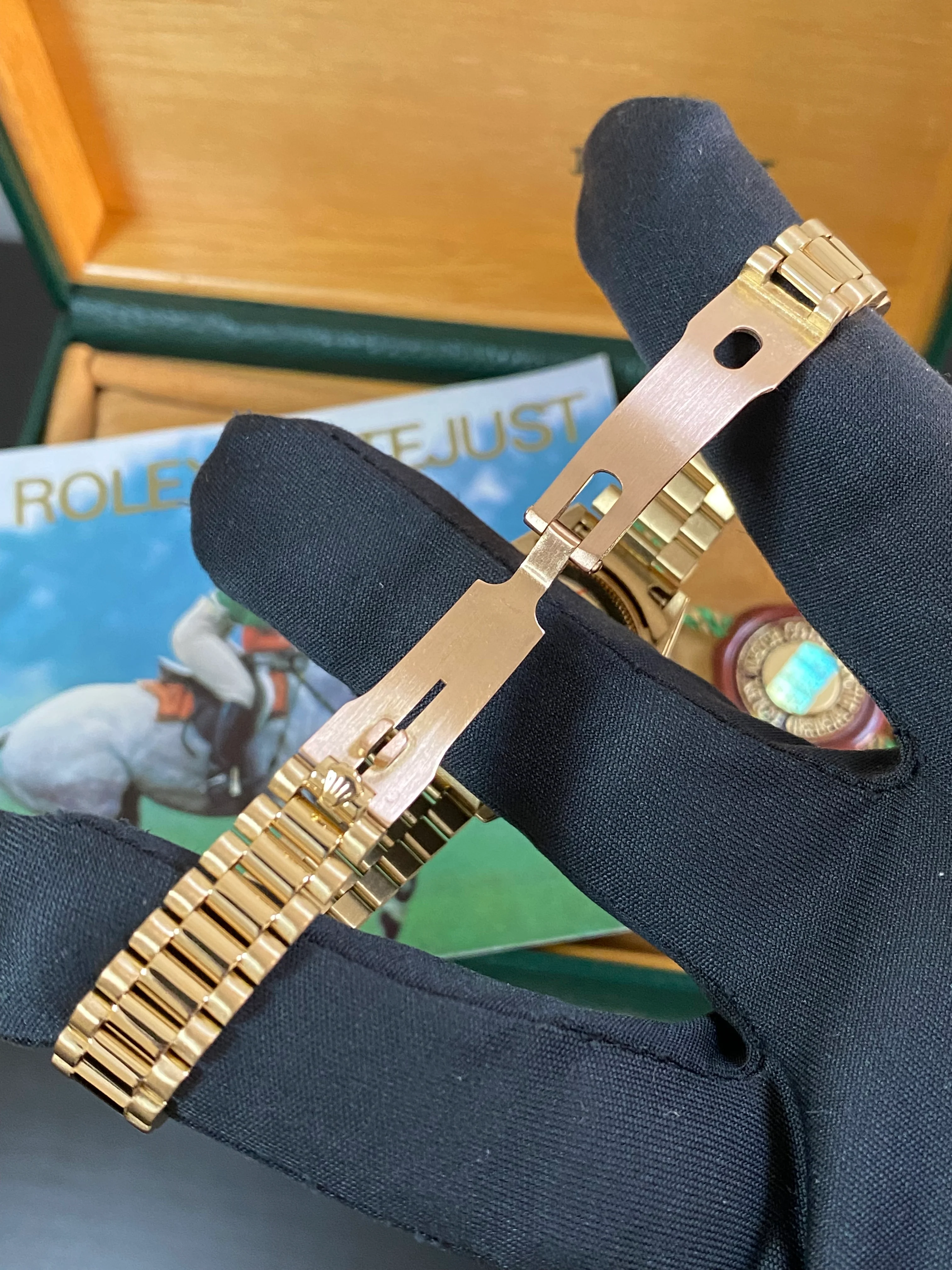 Rolex Yellow Gold Lady-Datejust - 1986 - Fluted Bezel - Champagne Dial - President Bracelet - 69178