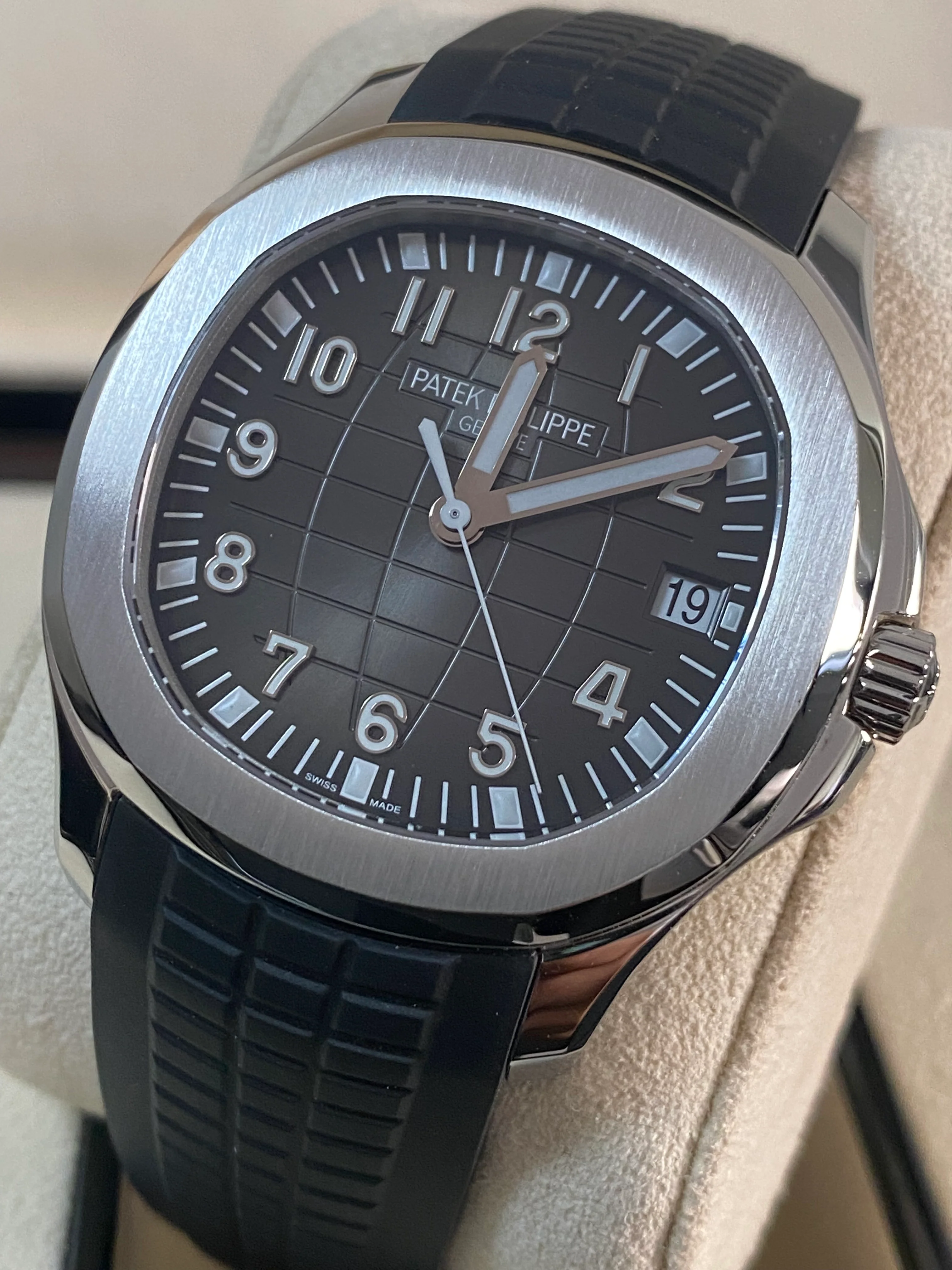 Patek Philippe Men's Aquanaut - 2019 - Black Embossed Dial - Black Strap - 5167A-001 *FULL SET*