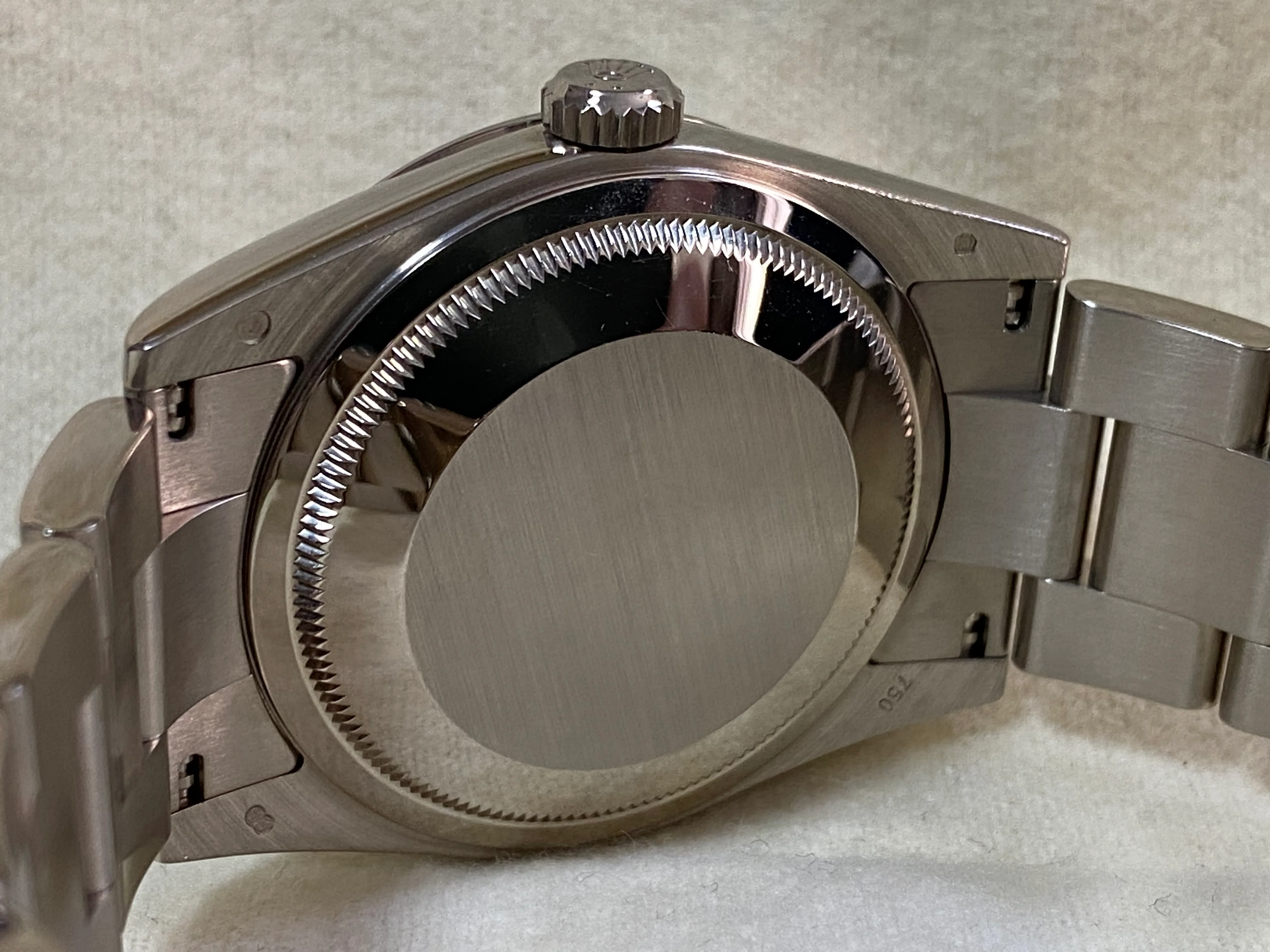 Rolex White Gold Day-Date 36 - 2016 - Domed Bezel - Rare Factory Cherry Dial - Oyster Bracelet - 118209 *COLLECTORS GRADE*