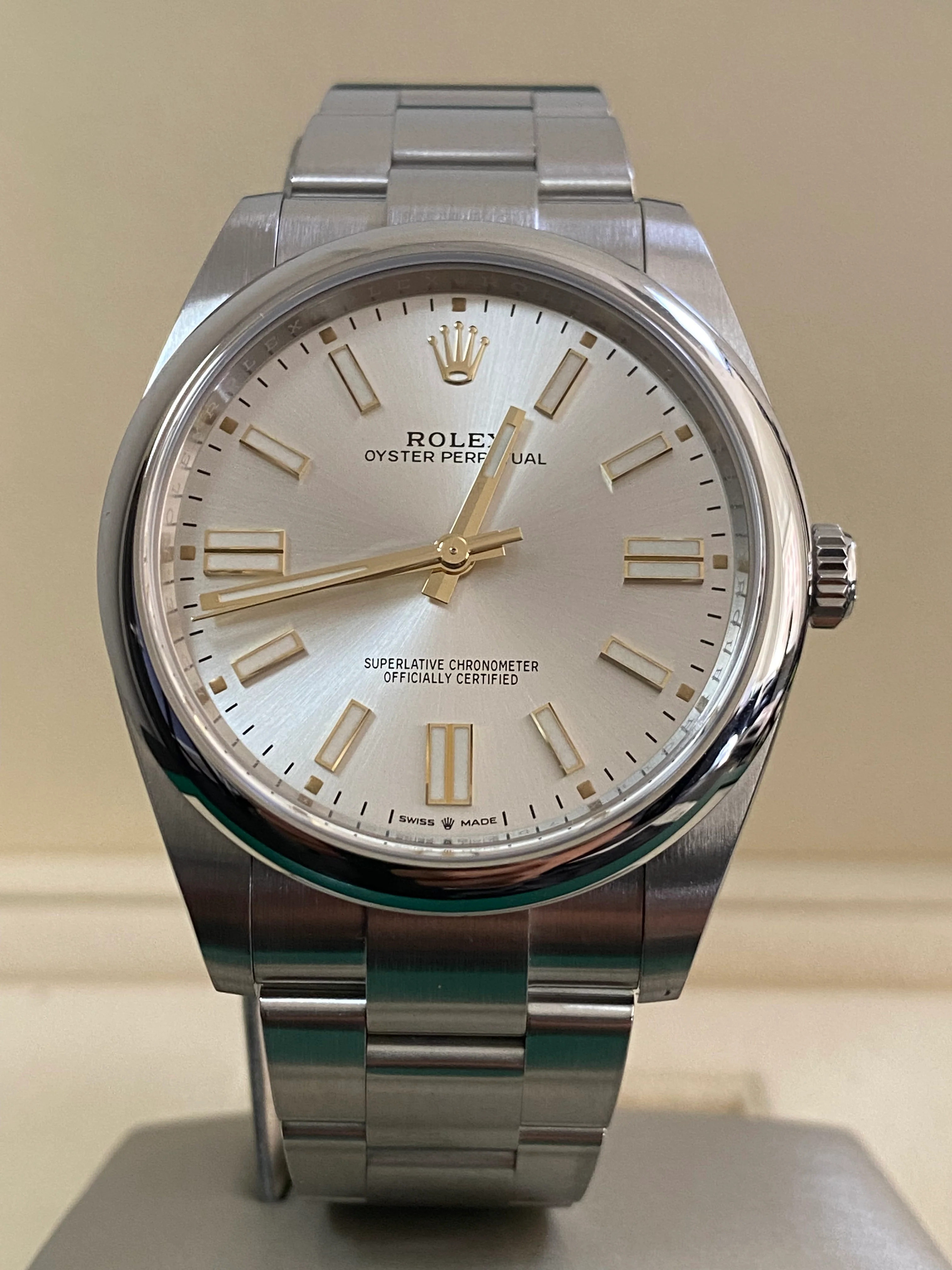 Rolex Oyster Perpetual 41 - 2021 - Domed Bezel - Silver Index Dial - Oyster Bracelet - 124300 *COMPLETE SET*
