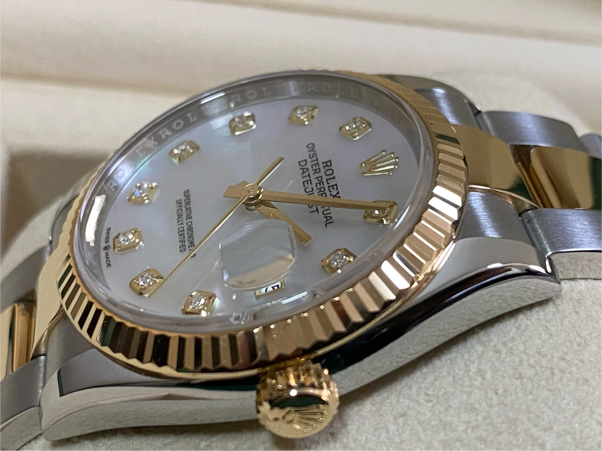 Rolex Steel and Yellow Gold Datejust 36 - 2019 - Fluted Bezel - Mother of Pearl Diamond Dial - Oyster Bracelet - 126233