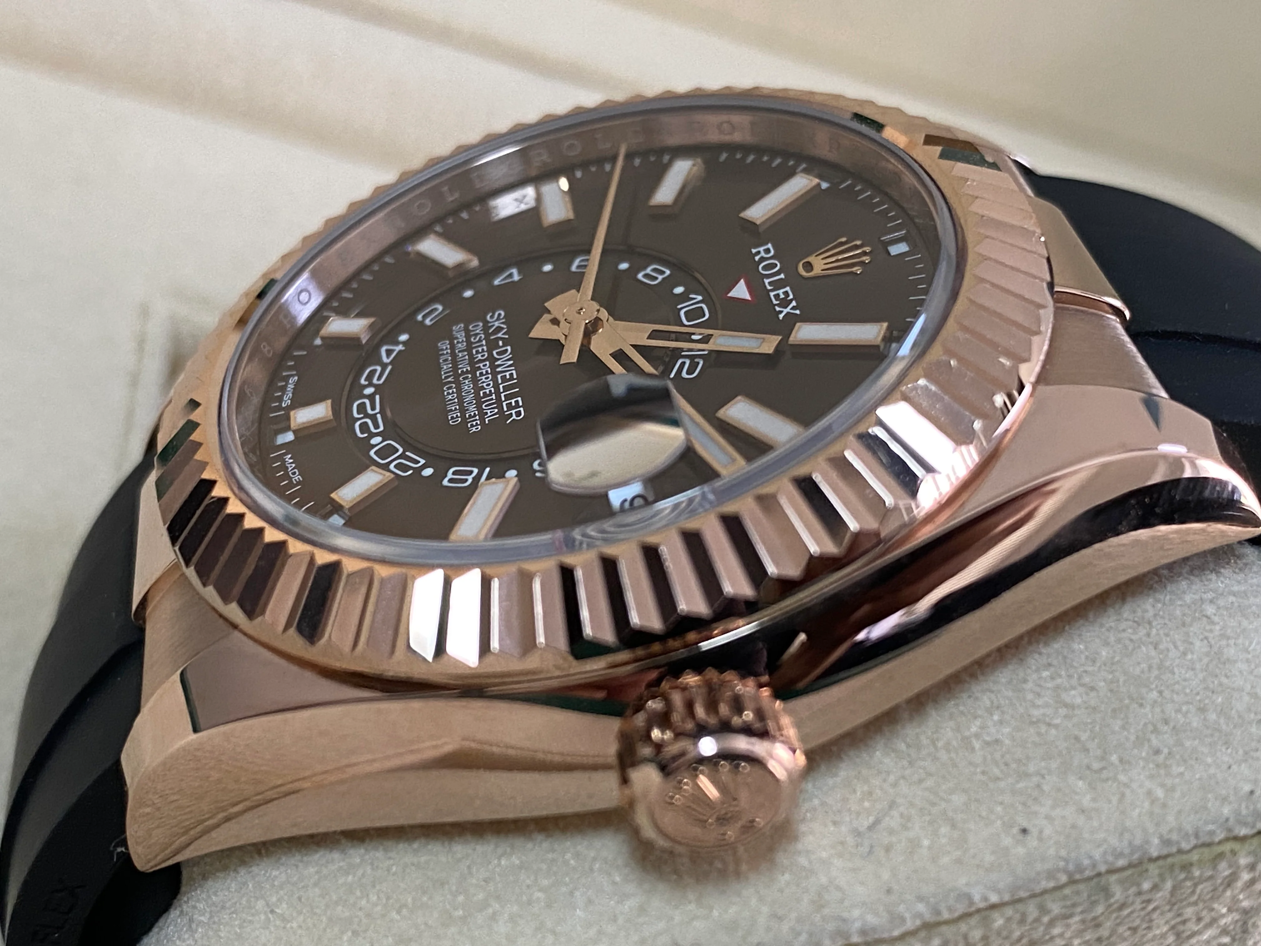 Rolex Everose Gold Sky-Dweller - 2022 - Chocolate Index Dial - Oysterflex Bracelet - 326235 *FULL SET*