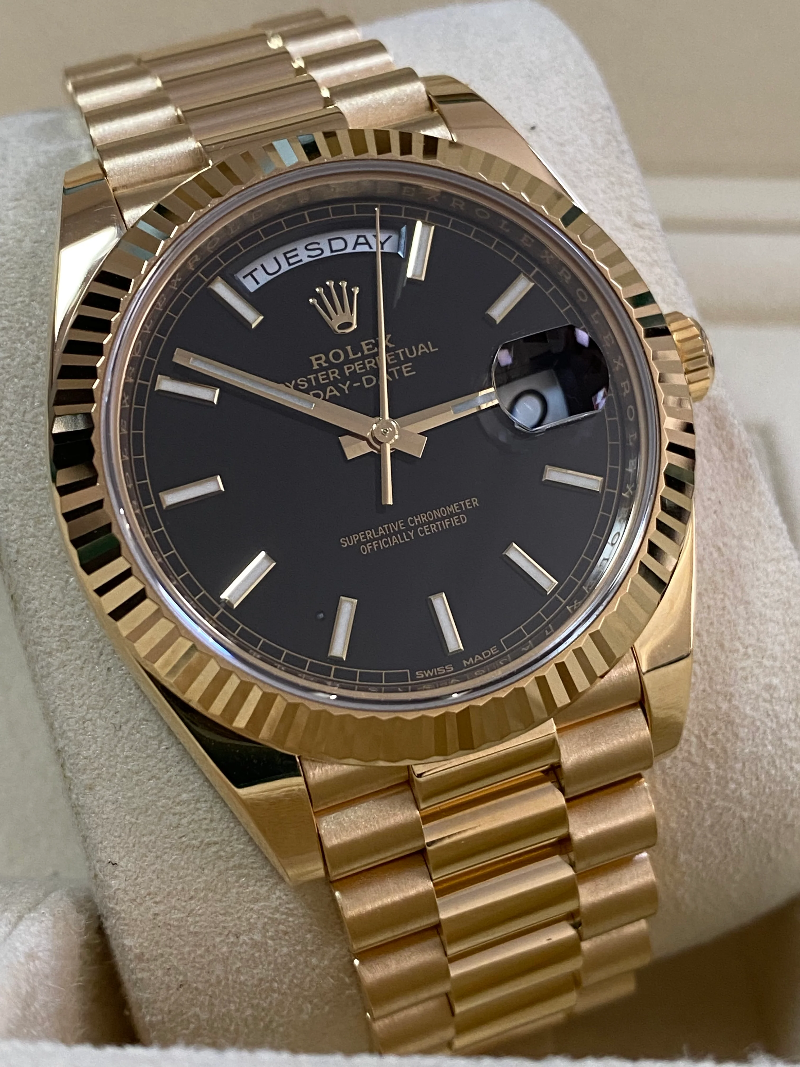 Rolex Yellow Gold Day-Date 40 - 2016 - Fluted Bezel - Black Motif Dial - President Bracelet - 228238