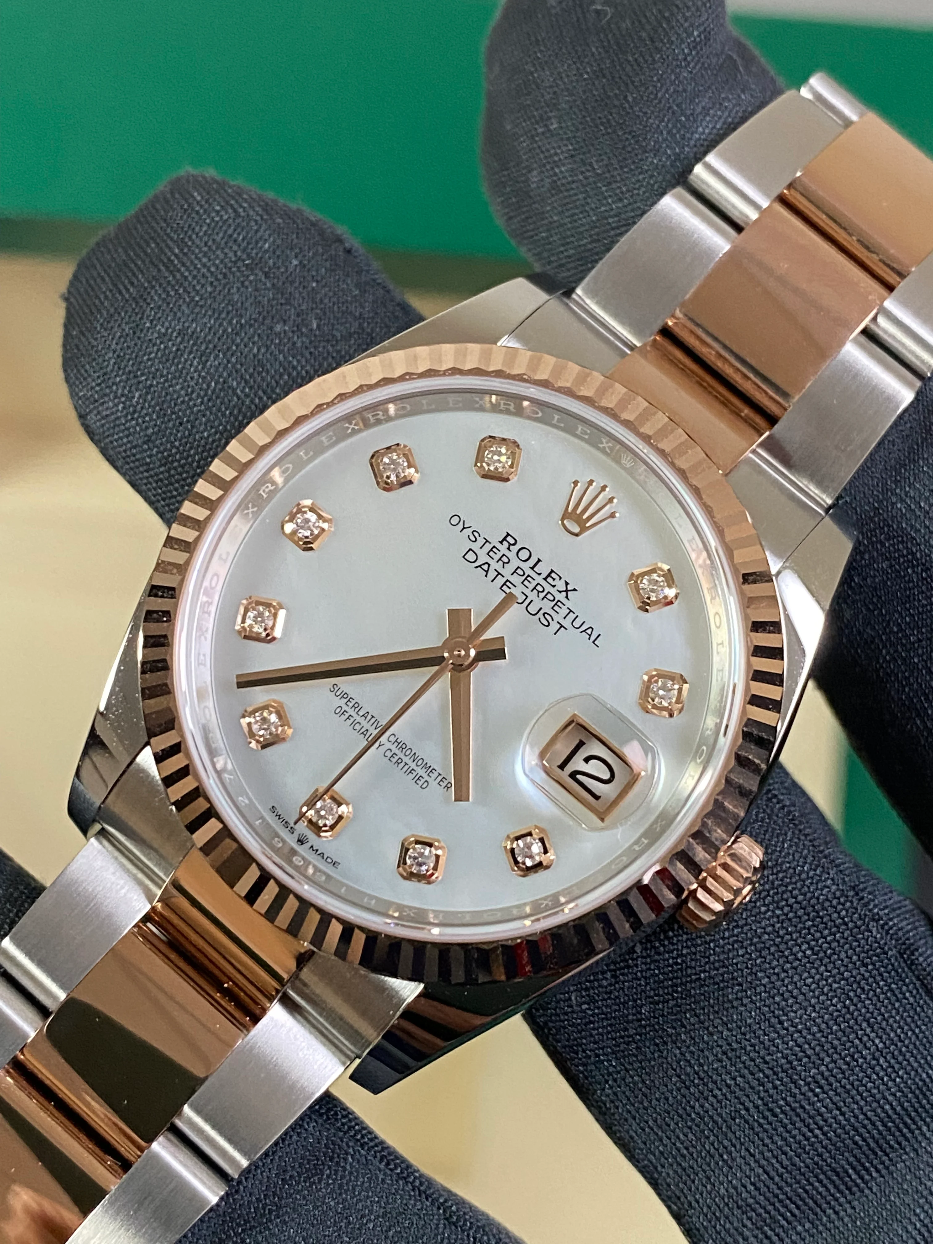 Rolex Steel and Everose Gold Datejust 36 - 2022 - Fluted Bezel - White Mother-Of-Pearl Diamond Dial - Oyster Bracelet - 126231 FULL SET