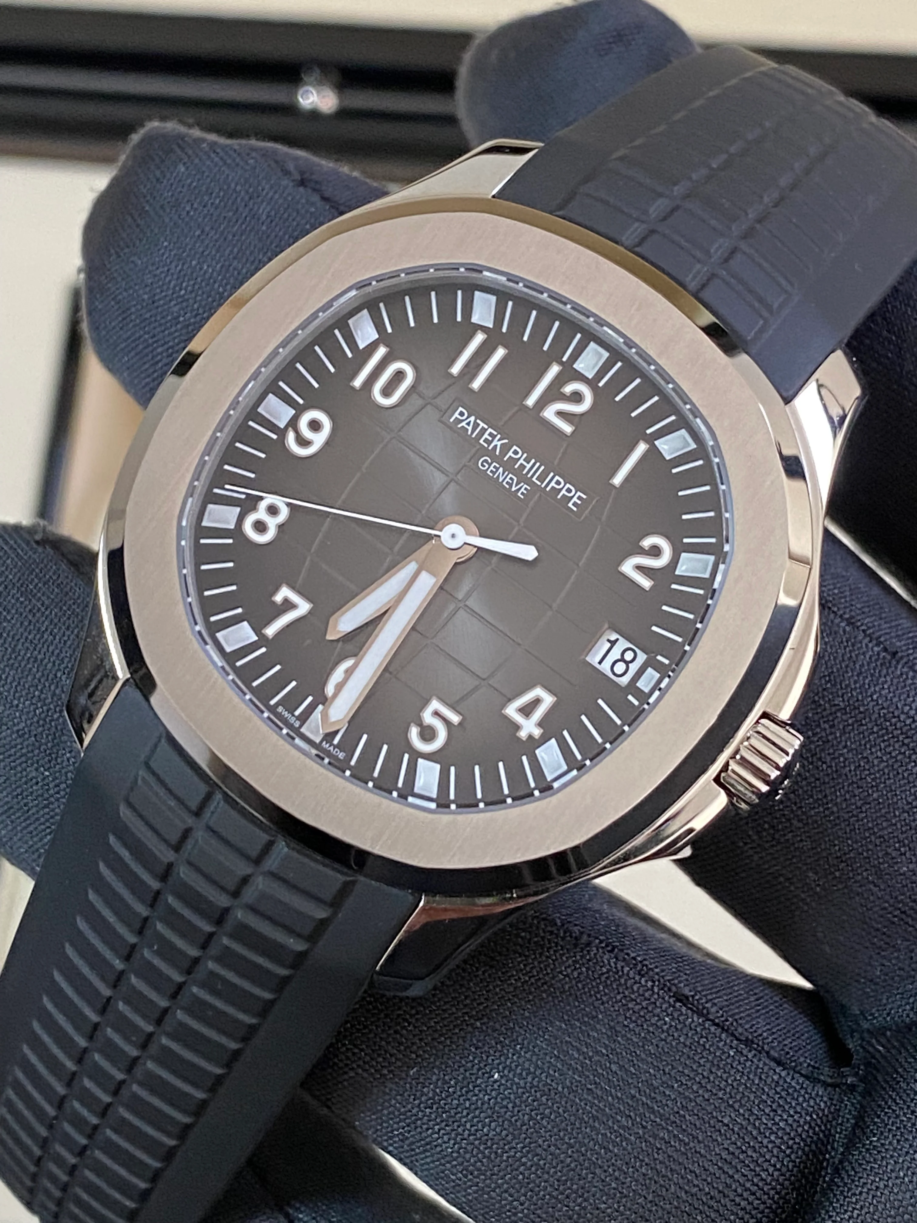Patek Philippe Men's Aquanaut - 2020 - Black Embossed Dial - Black Strap - 5167A-001 *COMPLETE SET*