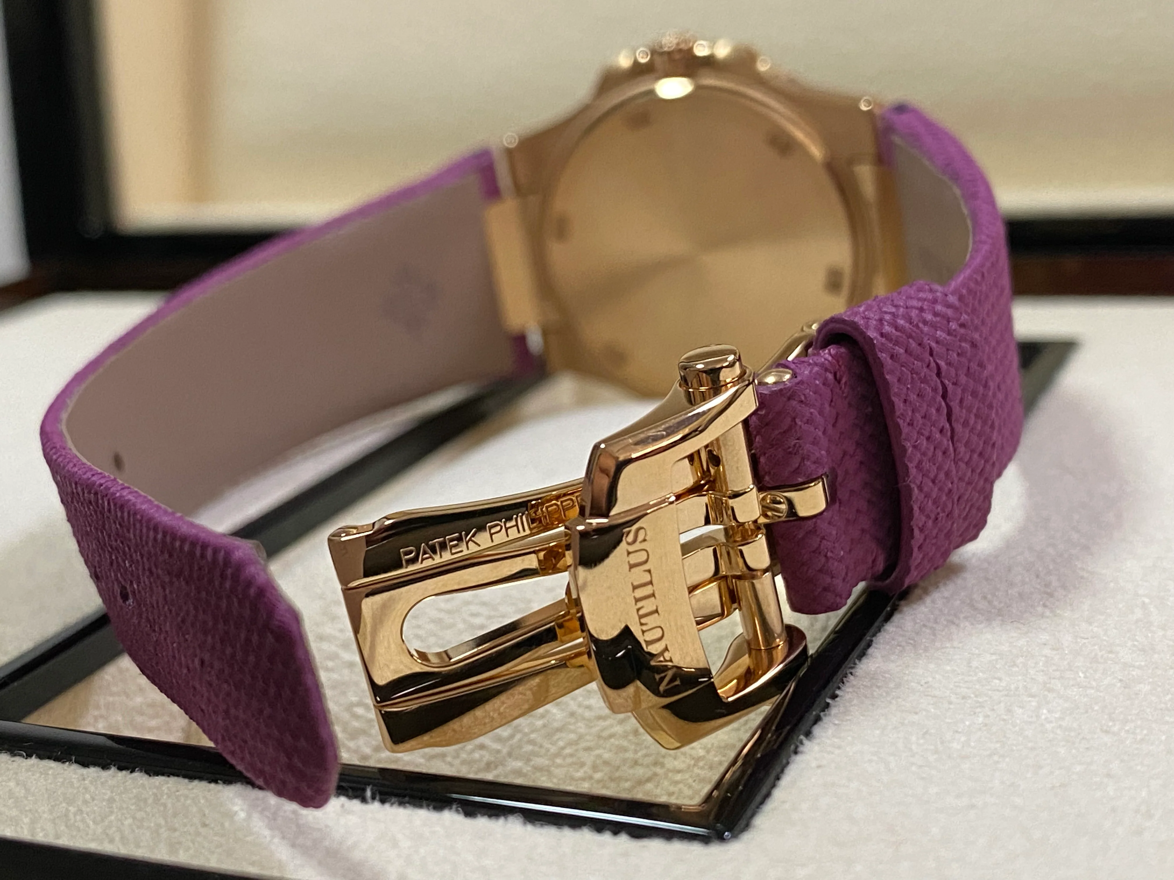 Patek Philippe Ladies Nautilus - 7010R-013